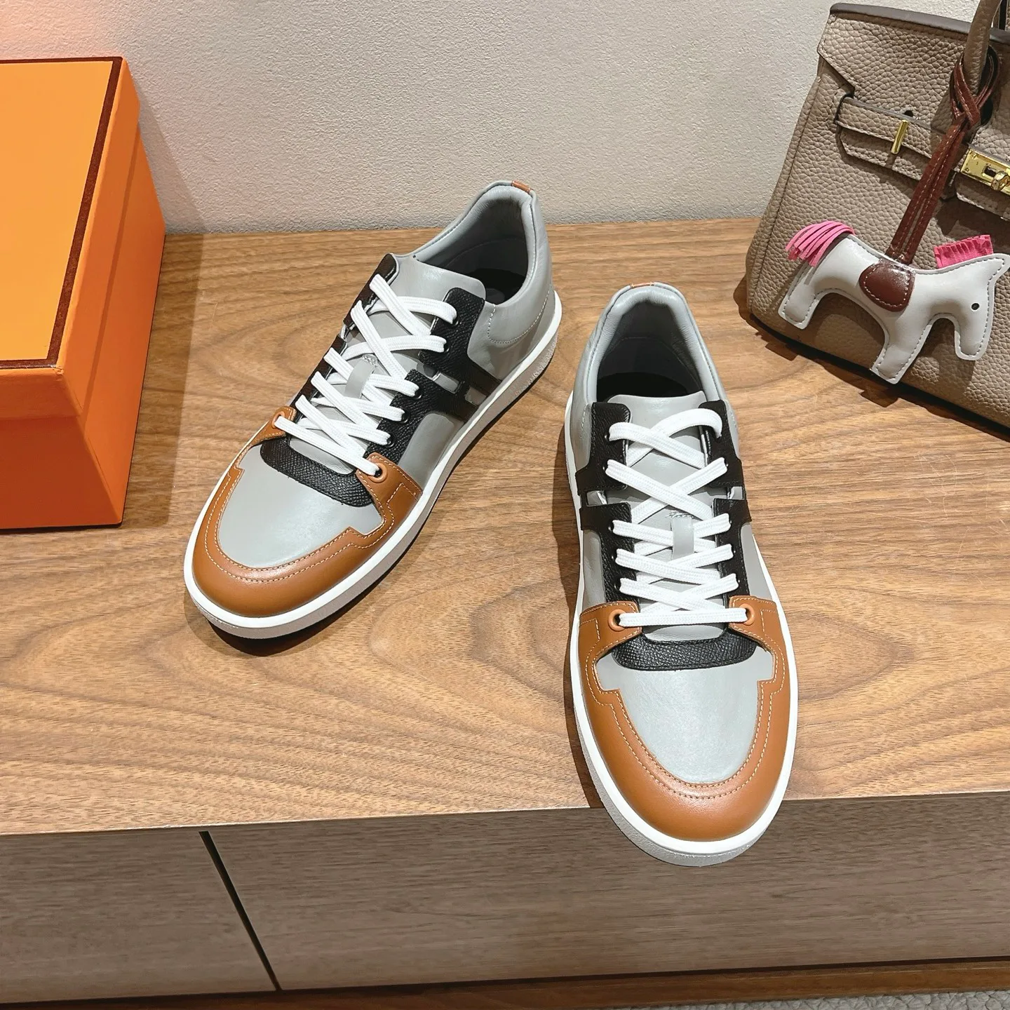 Кроссовки Женские Hermes 18729789
