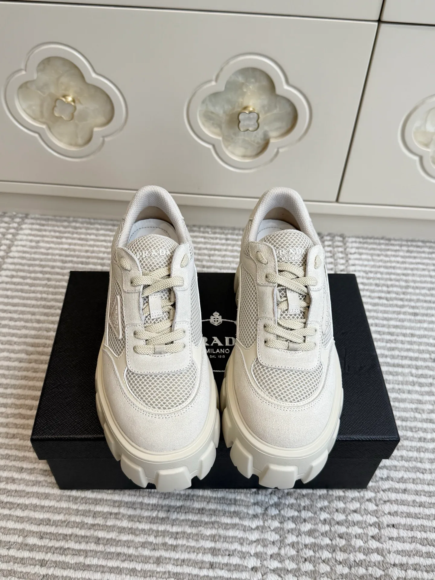 Кроссовки Женские Prada 18261280