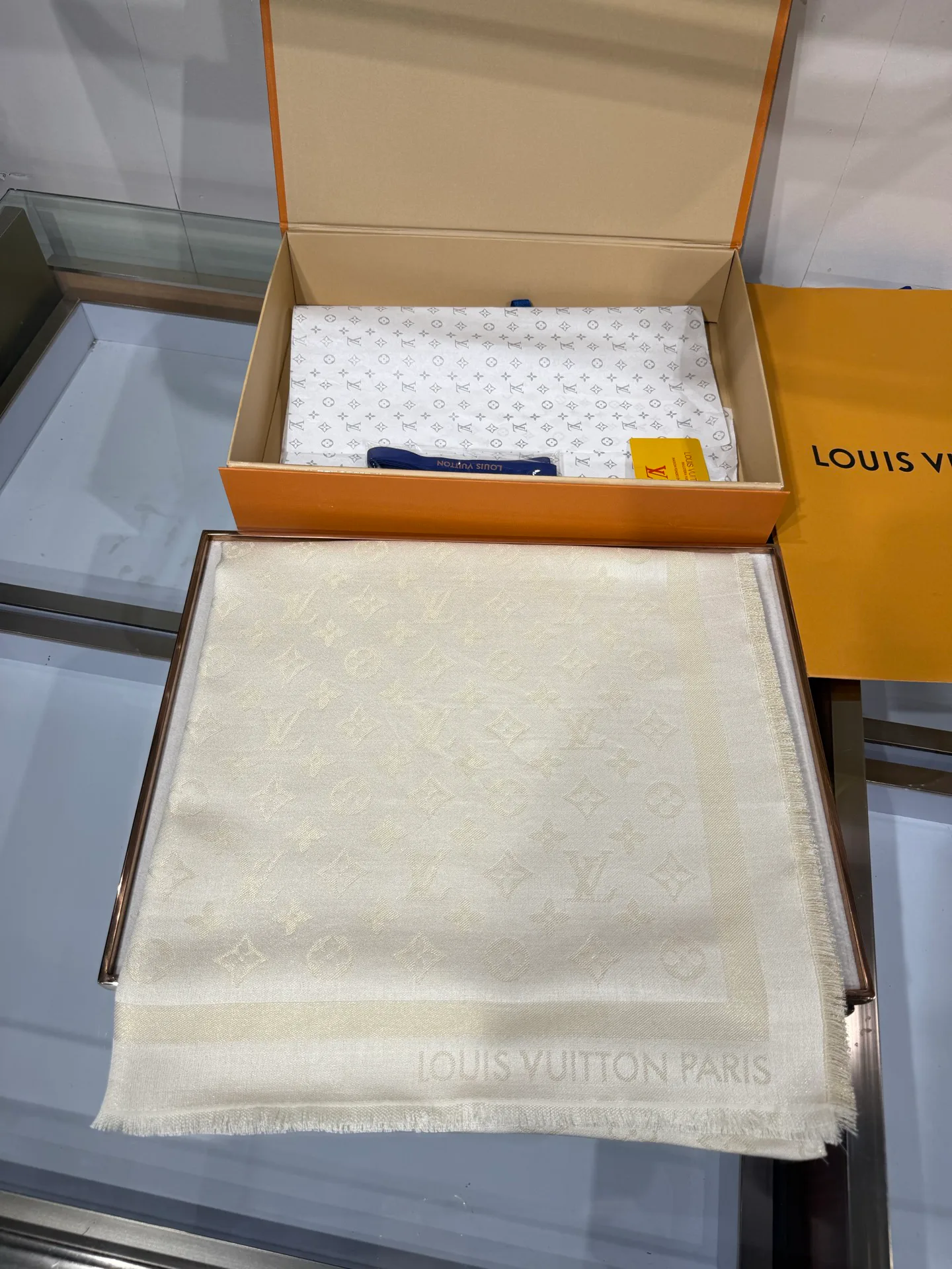 Шарфы Louis Vuitton 17795653