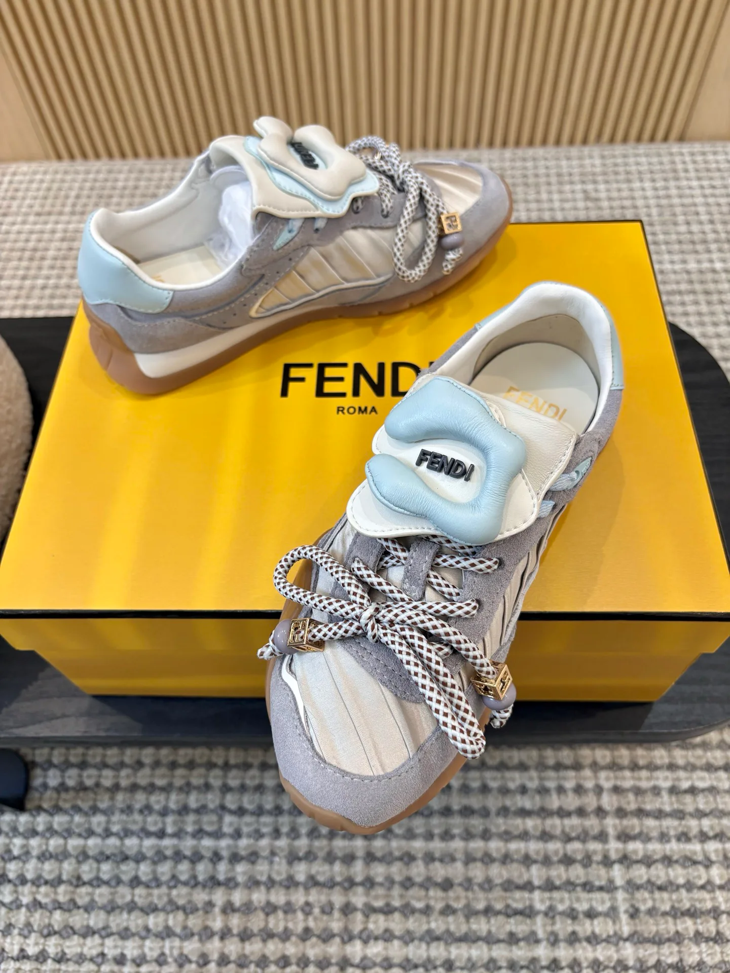 Кроссовки Женские Fendi 11676206