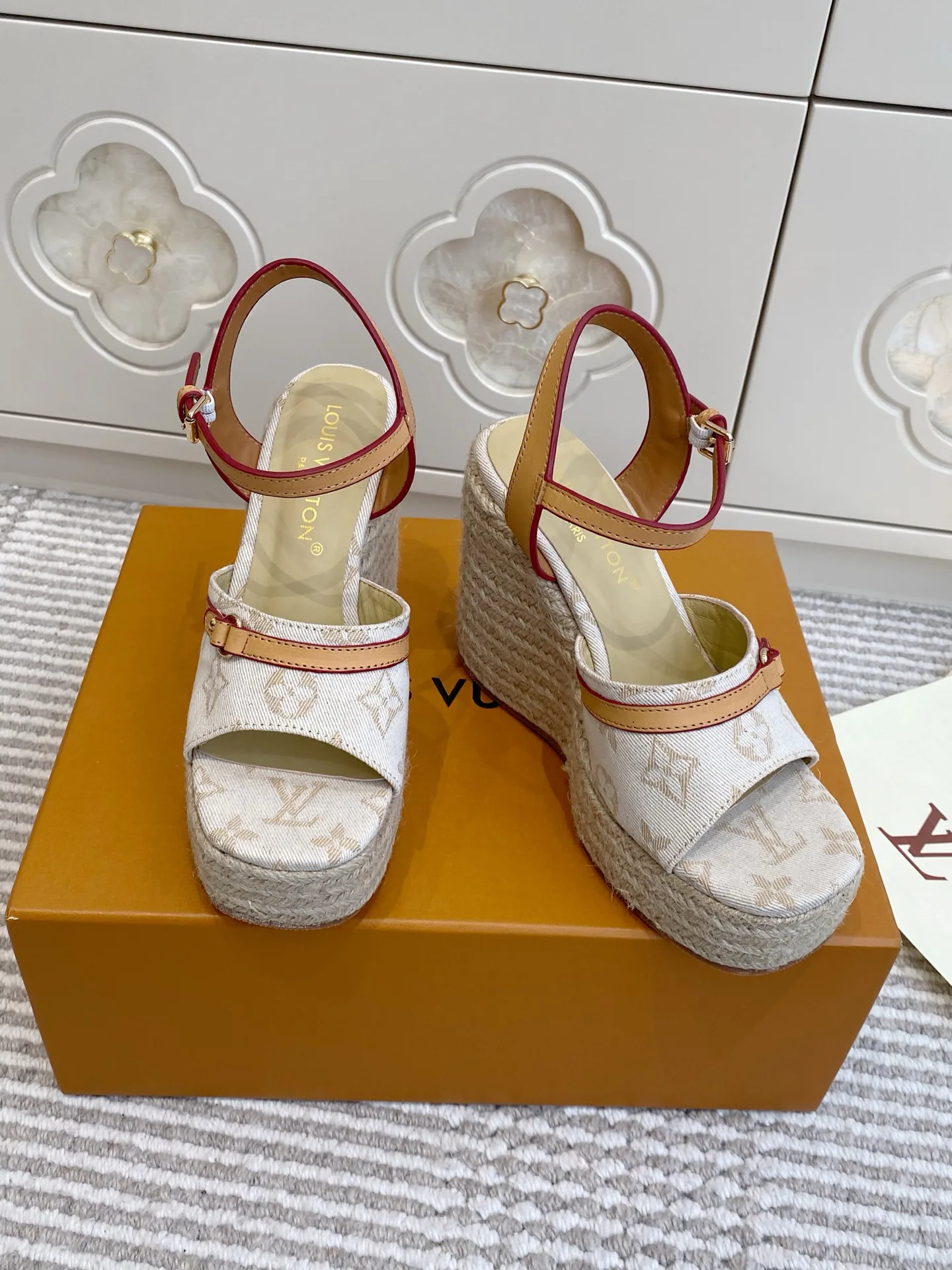 Босоножки Женские Louis Vuitton 12779855