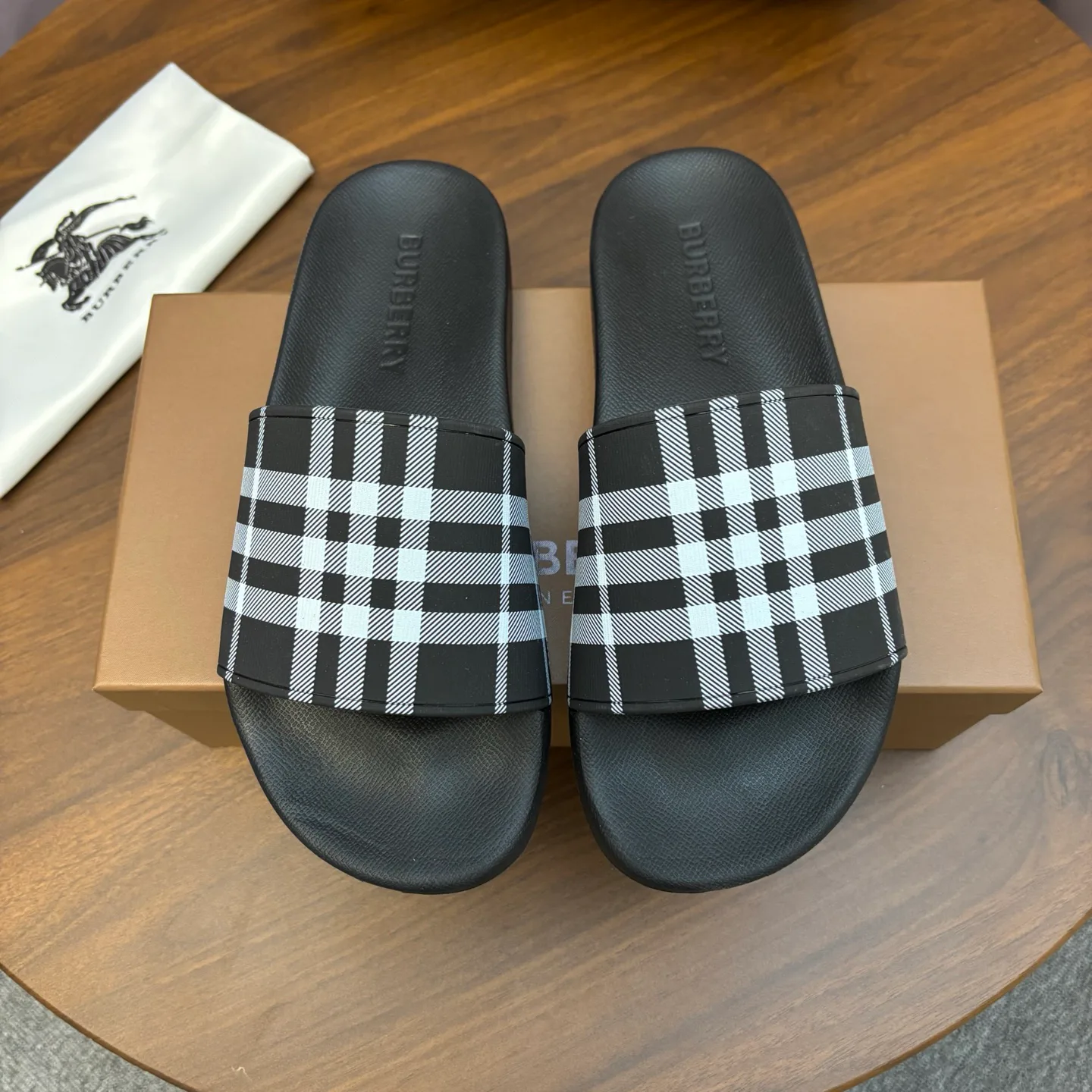 Шлепанцы Женские Burberry 587976