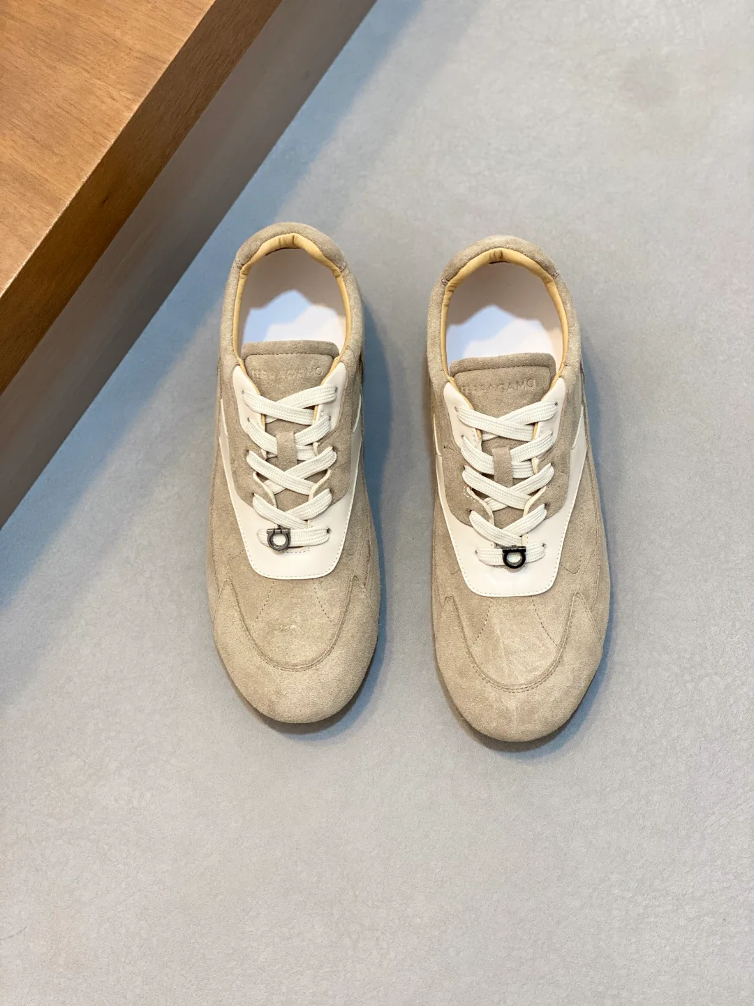 Кроссовки Мужские Salvatore Ferragamo 18274576