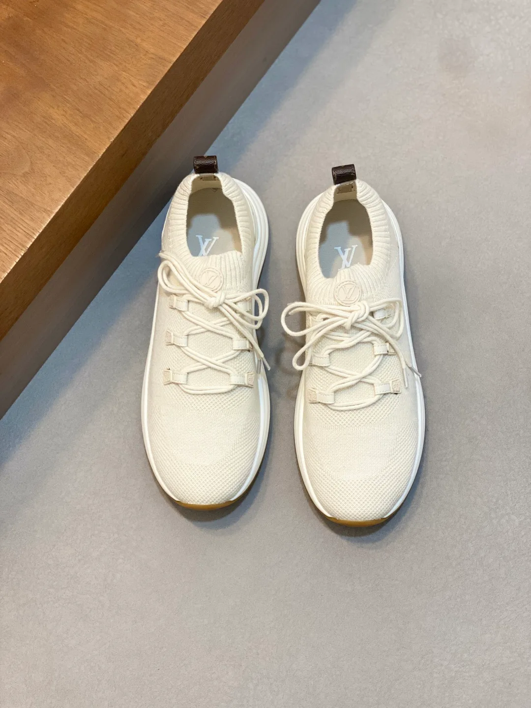 Кроссовки Женские Louis Vuitton 18749228