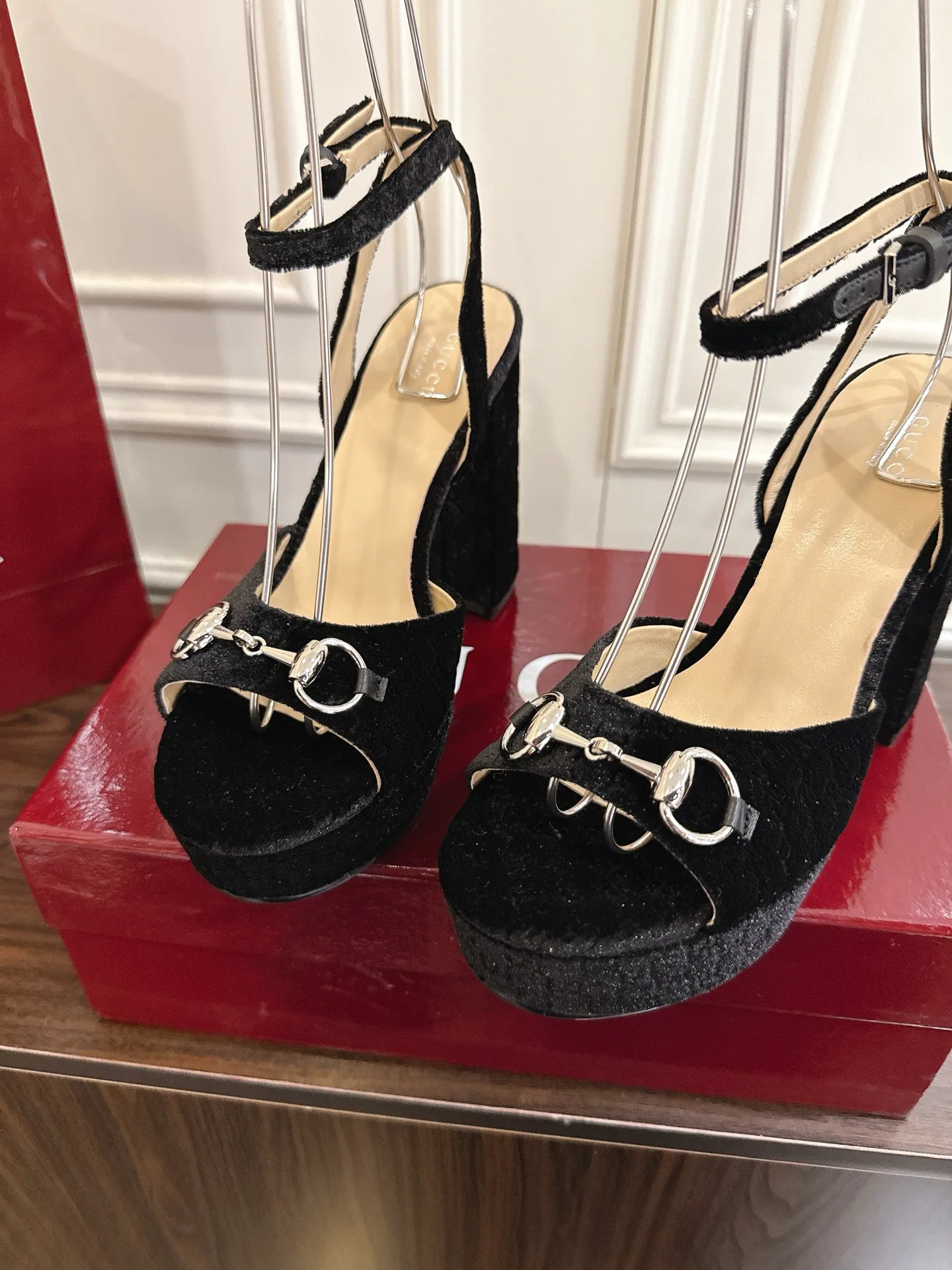 Босоножки Женские Gucci 19410066