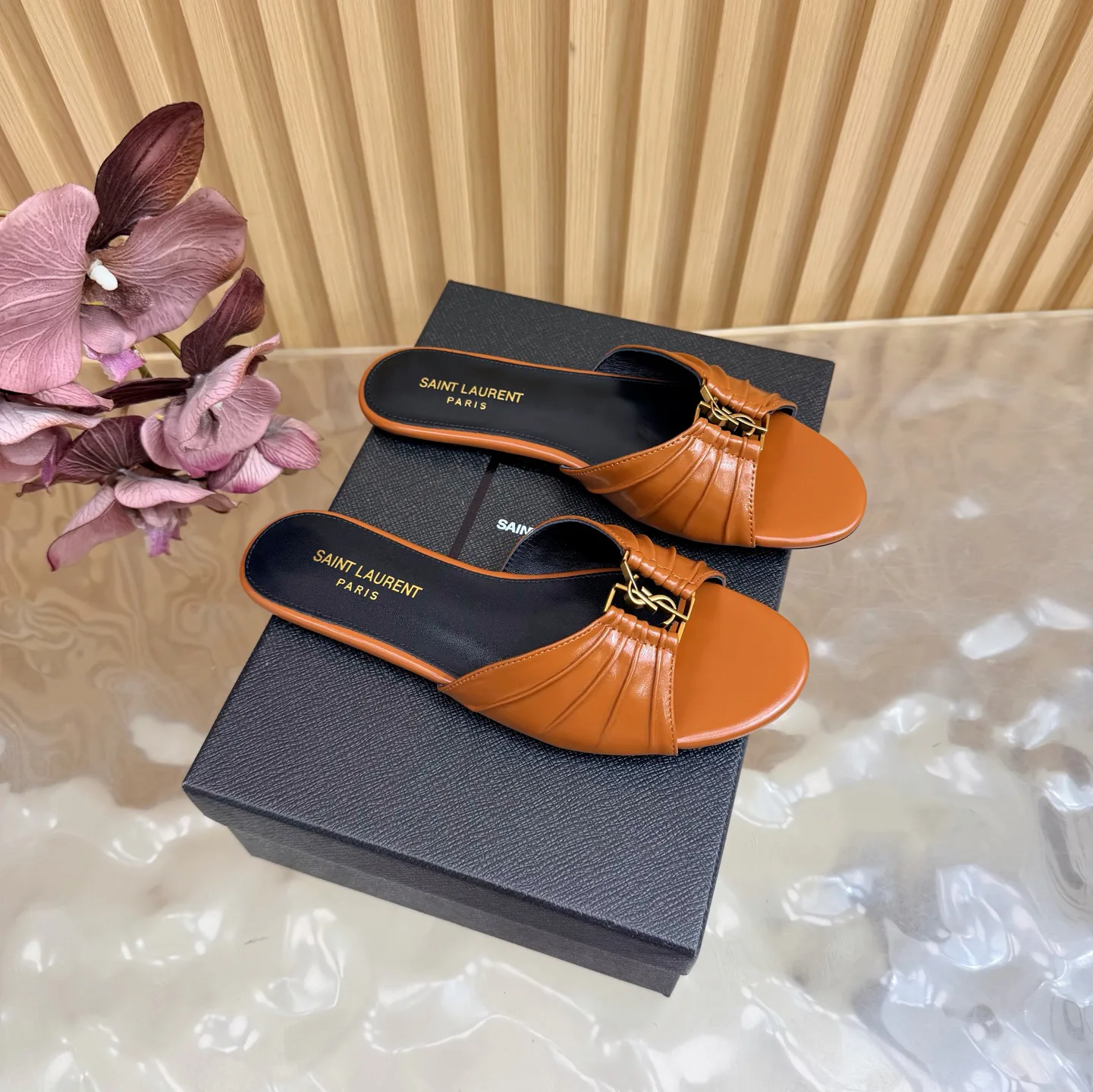 Шлепанцы Женские Saint Laurent 12859211