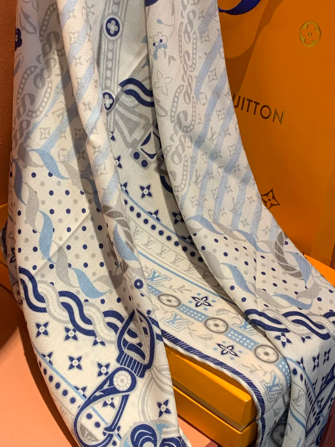 Шарфы Louis Vuitton 895231
