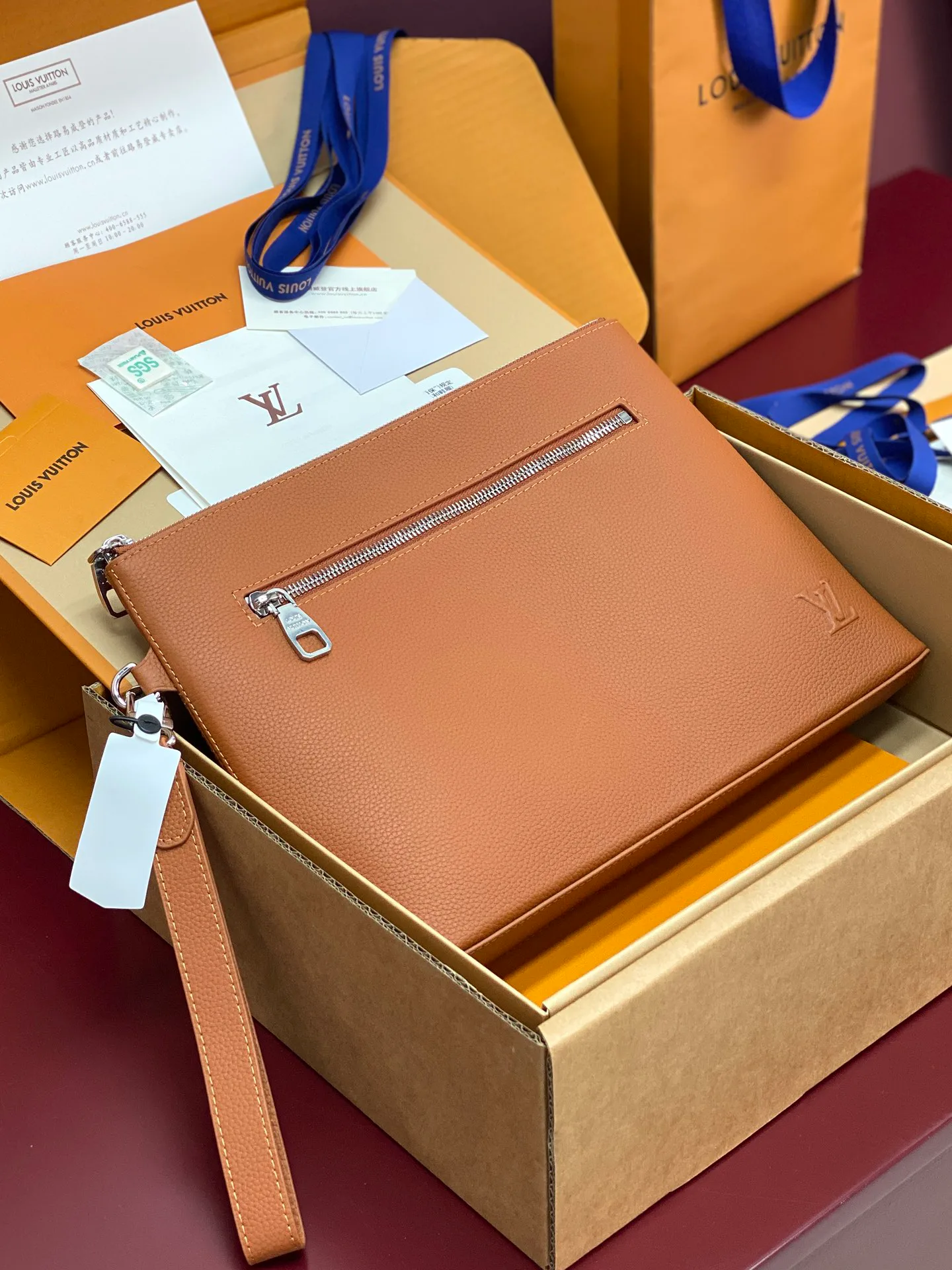 Клатчи Женские Louis Vuitton 1923336