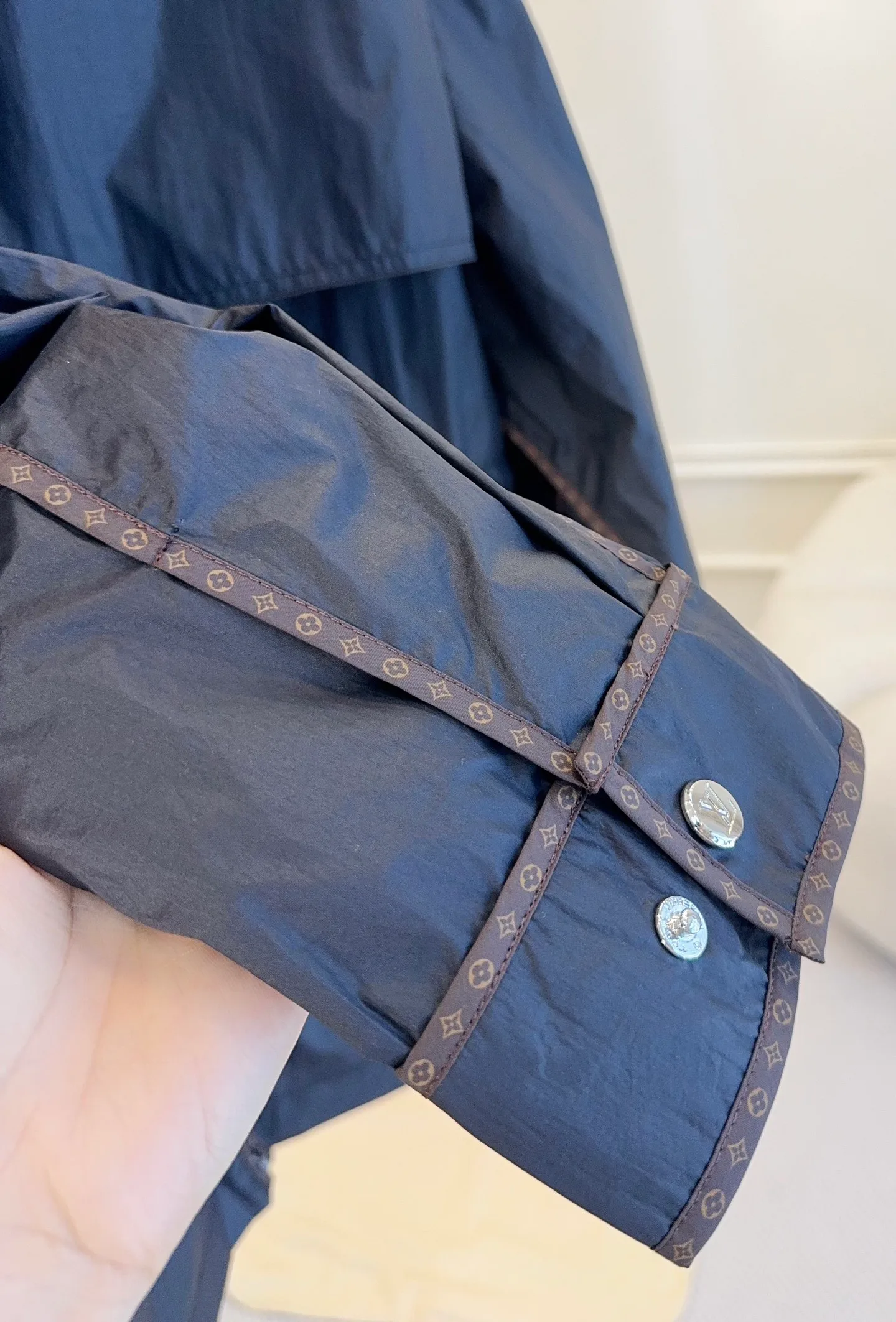 Куртки И Пуховики Женские Louis Vuitton 18923705