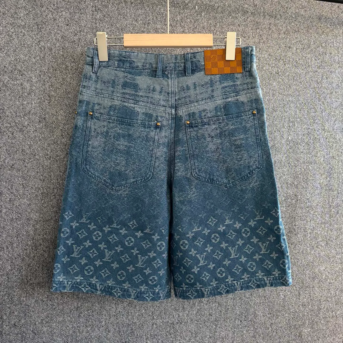 Шорты Женские Louis Vuitton 13409551