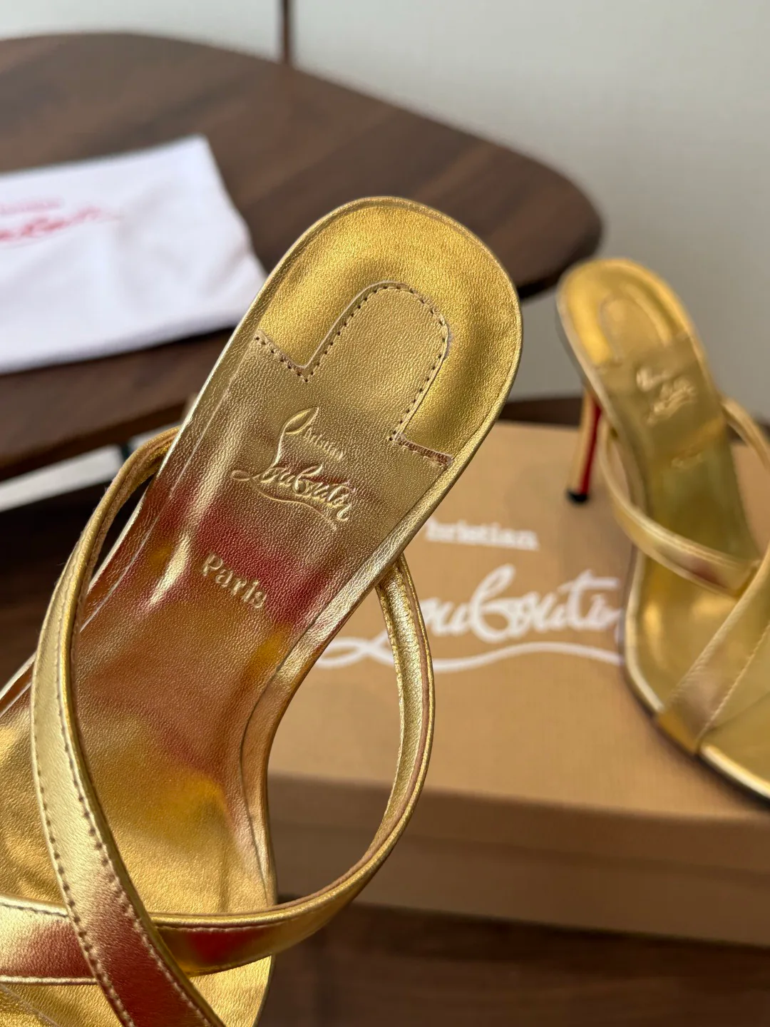 Босоножки Женские Christian Louboutin 18183088