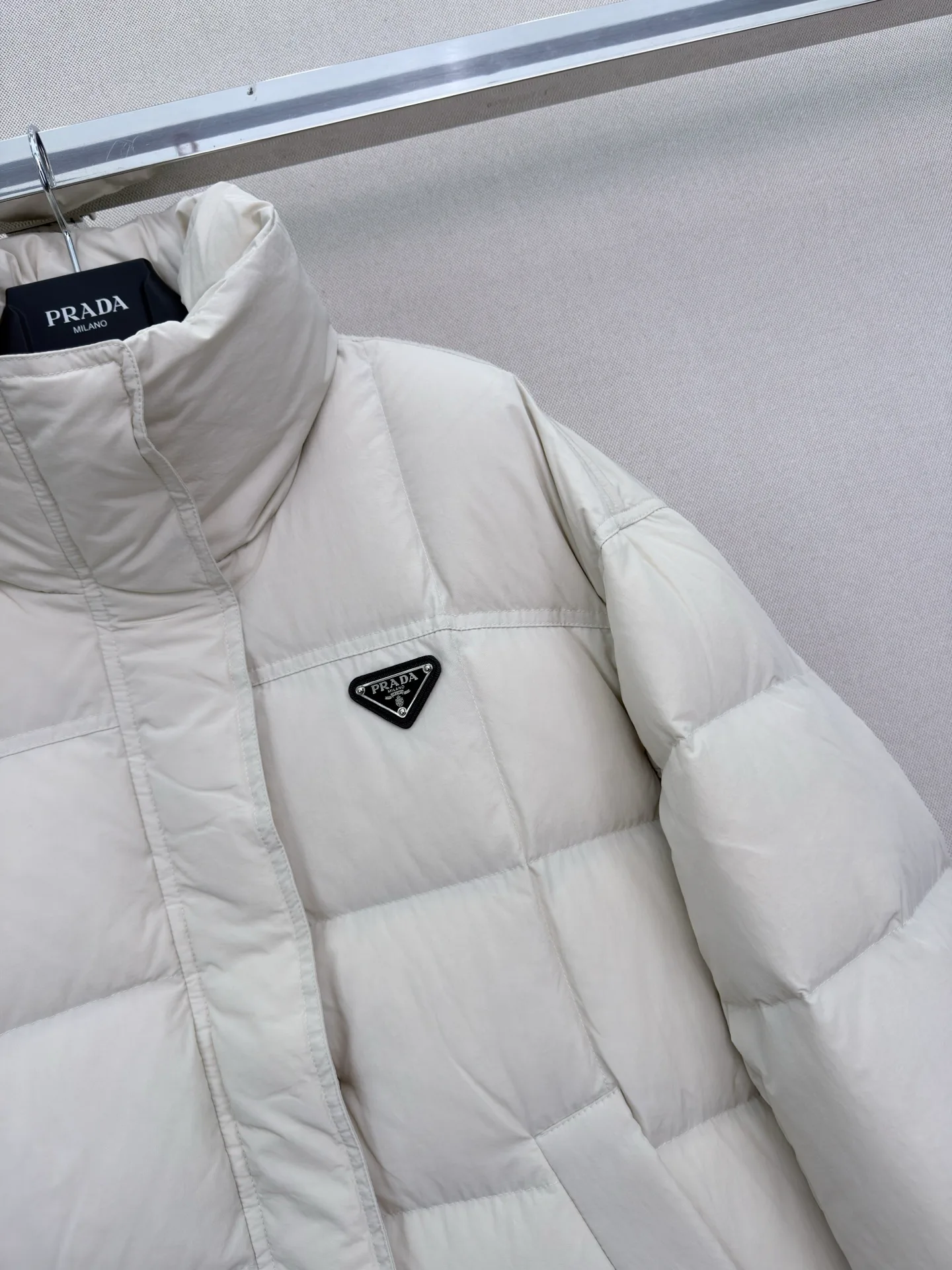 Куртки И Пуховики Женские Prada 18402406