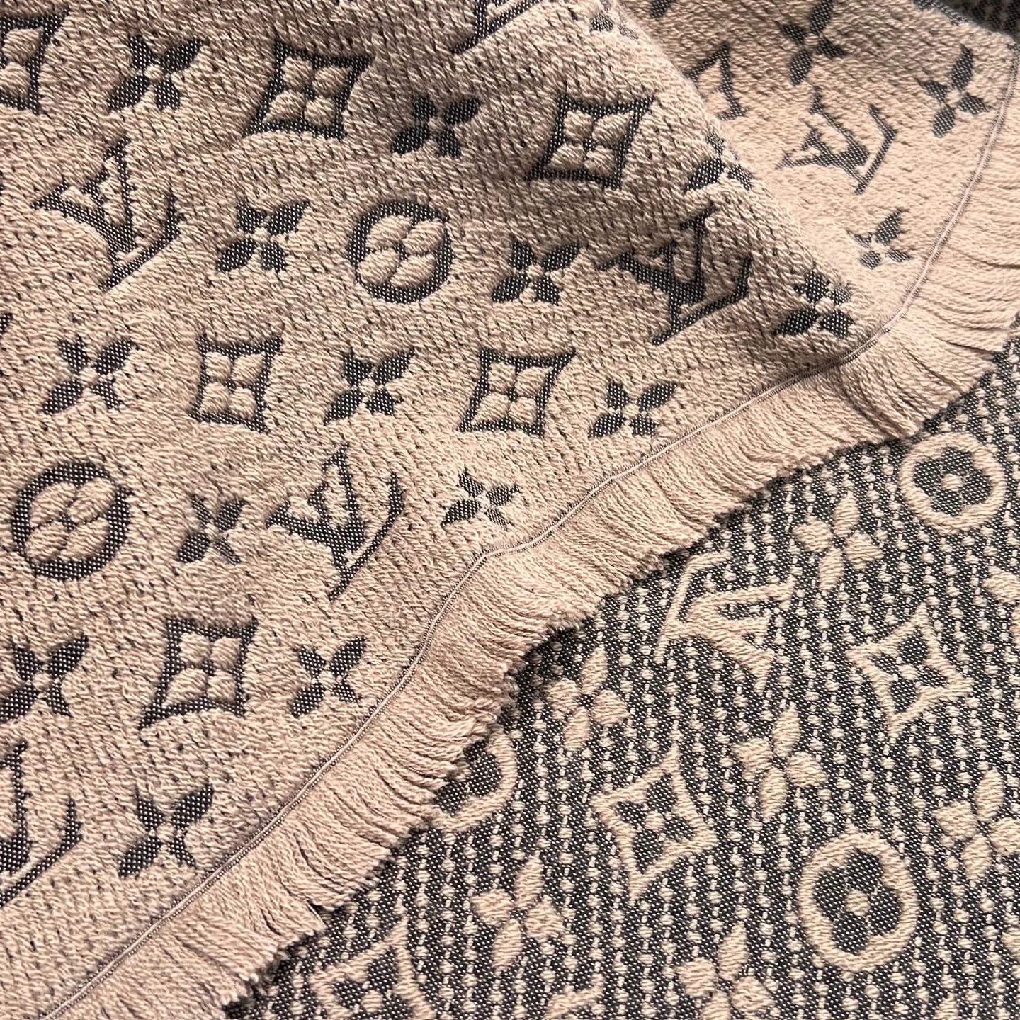 Шарфы Louis Vuitton 17945577