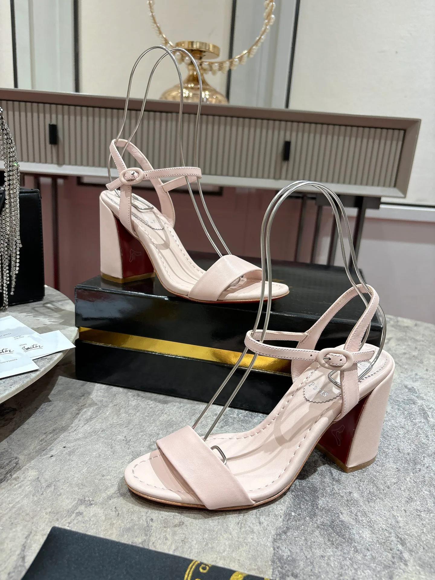Босоножки Женские Christian Louboutin 14354256
