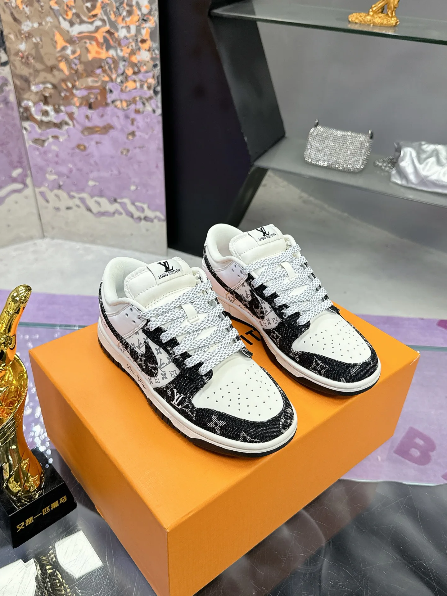 Кроссовки Женские Louis Vuitton 11778746