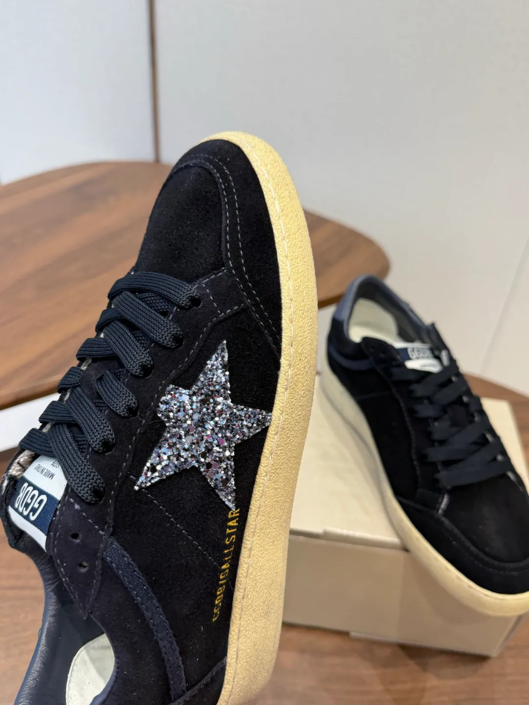 Кроссовки Женские Golden Goose 18357247