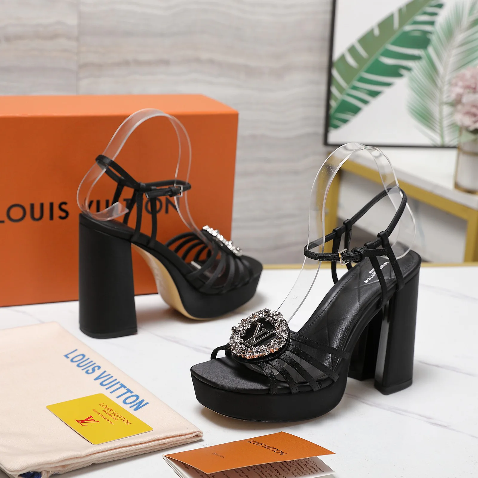 Босоножки Женские Louis Vuitton 10250861