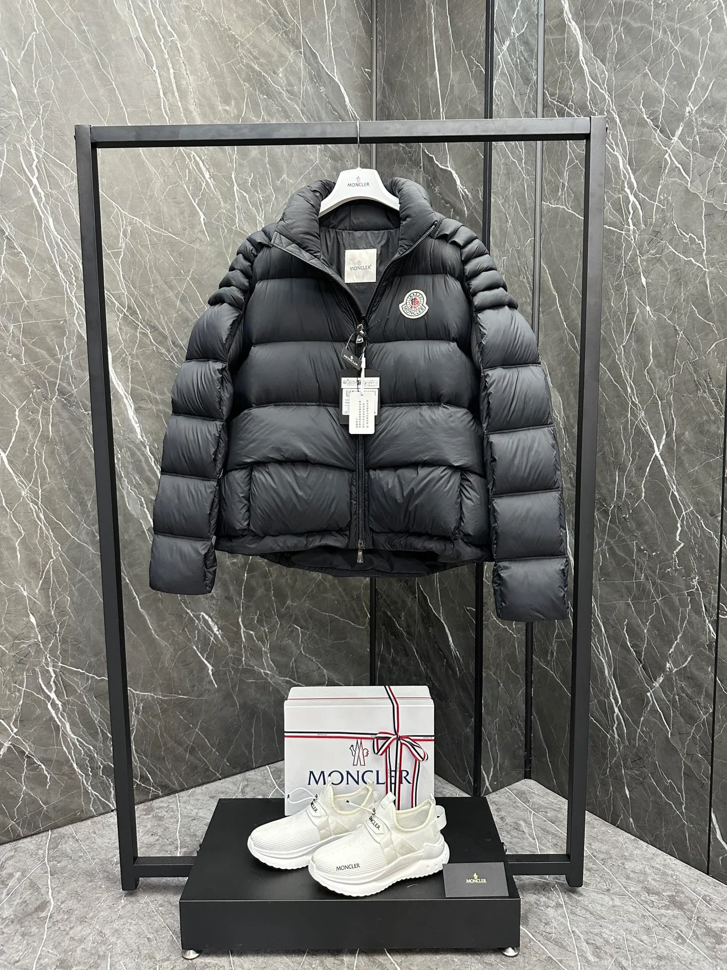 Куртки И Пуховики Женские Moncler 18130169