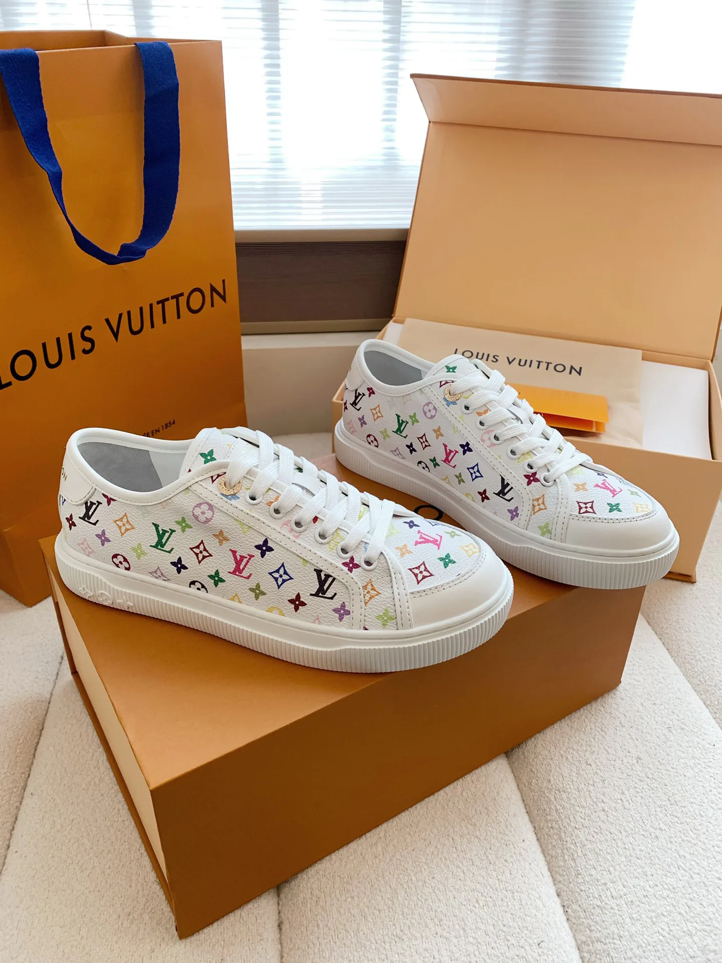 Кроссовки Женские Louis Vuitton 11876785