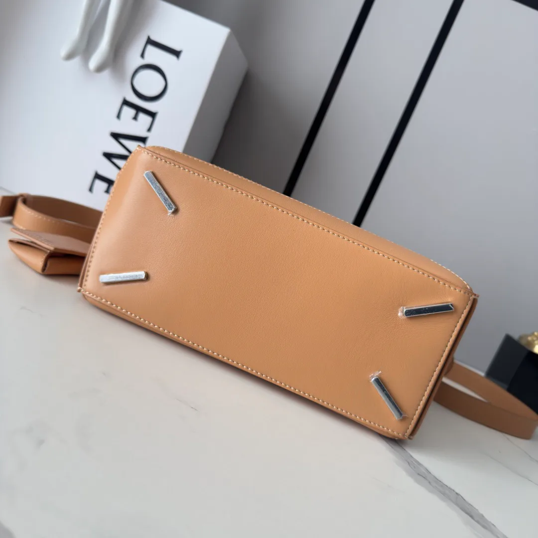 Классические Сумки Женские Loewe 17270394
