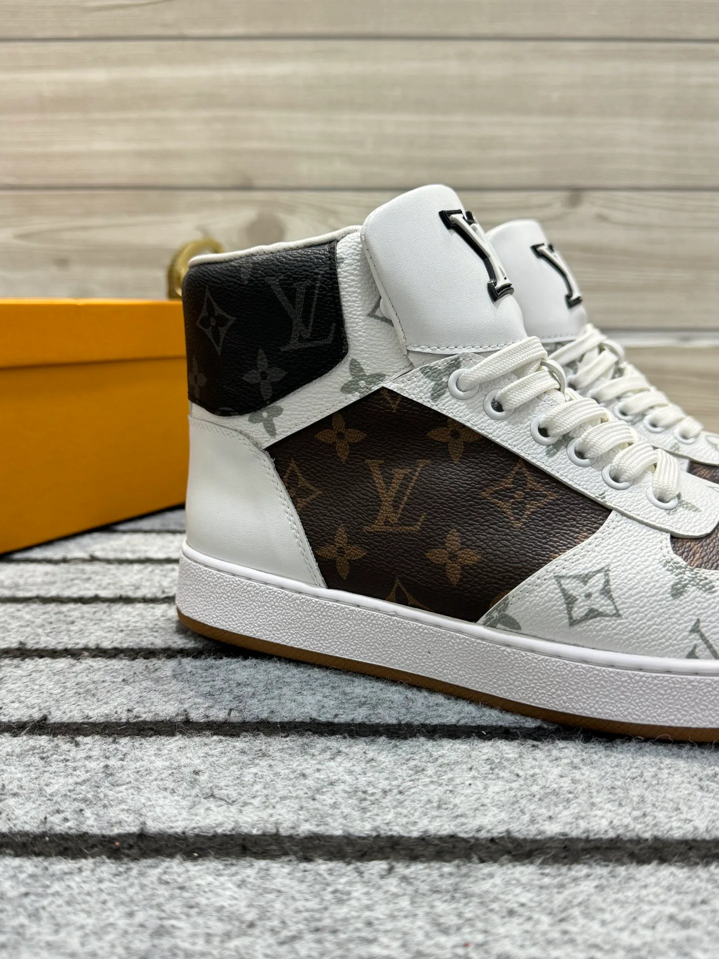 Кроссовки Мужские Louis Vuitton 261128