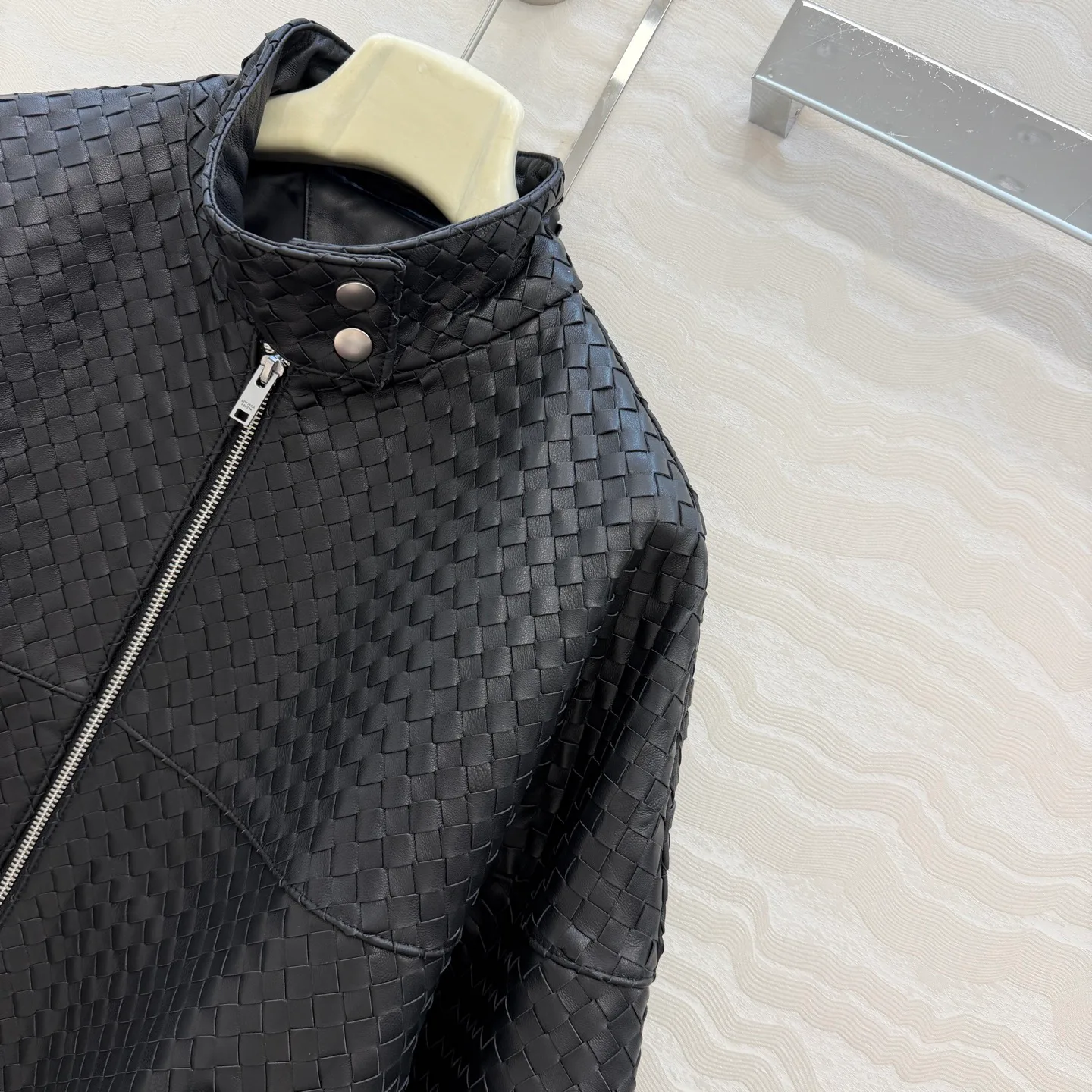 Кожаные Куртки И Дублёнки Женские Bottega Veneta 18922540