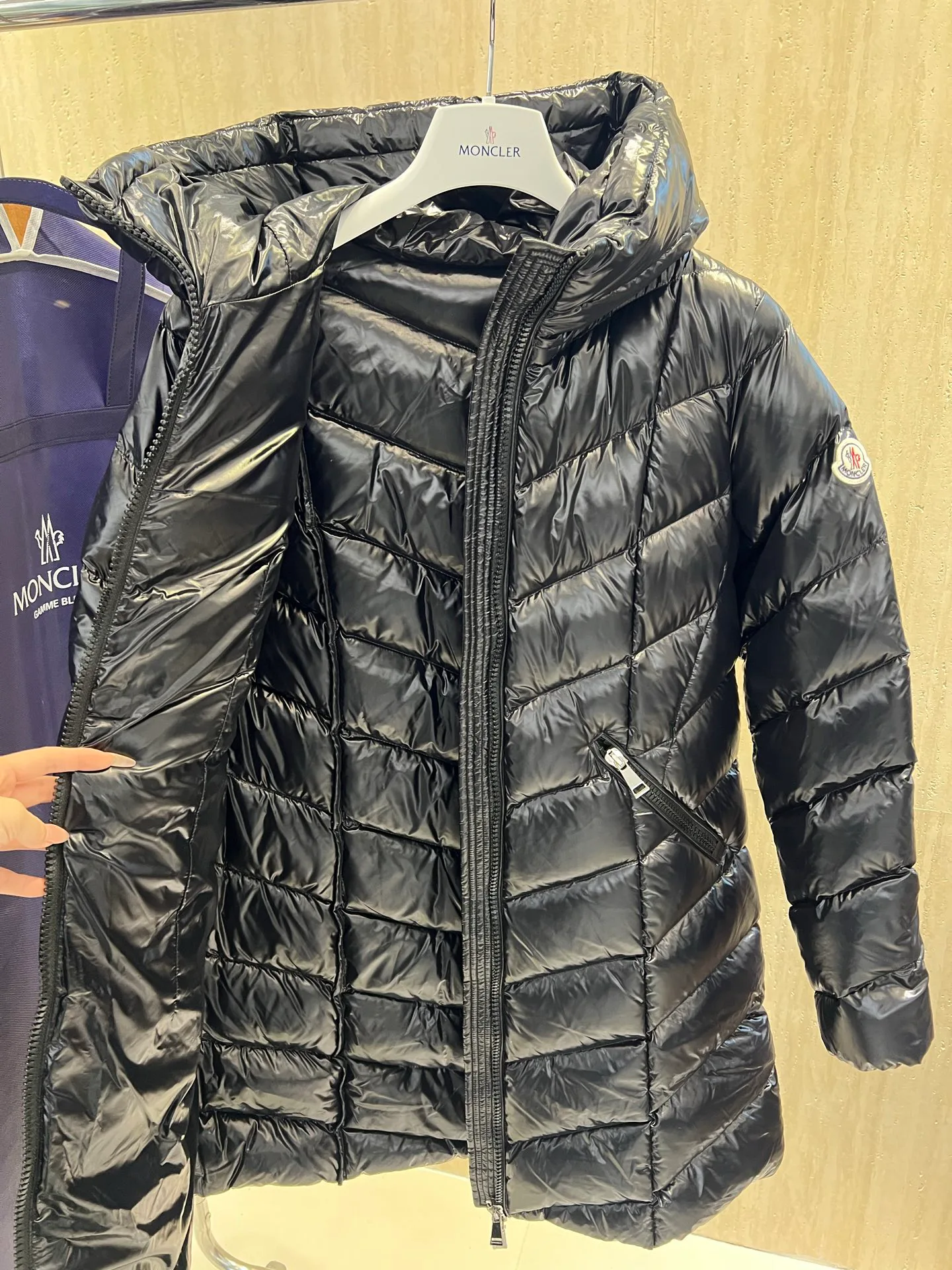 Куртки И Пуховики Женские Moncler 19185616