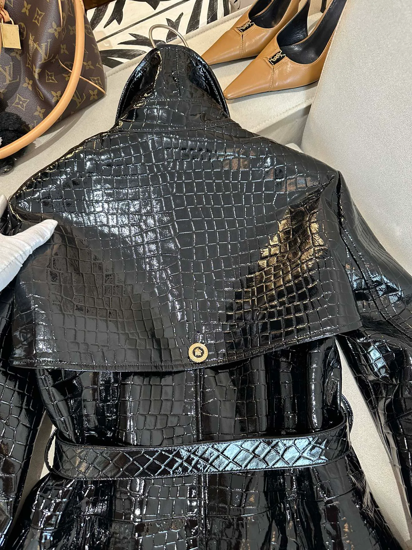 Кожаные Куртки И Дублёнки Женские Versace 11679696