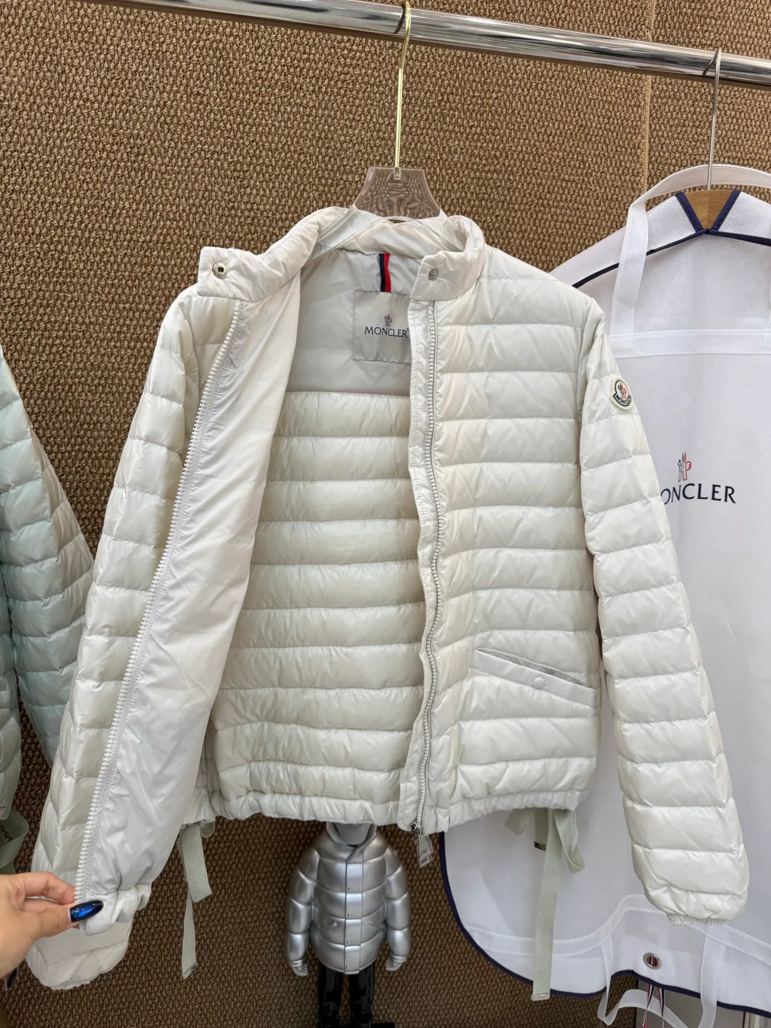 Куртки И Пуховики Женские Moncler 19636093