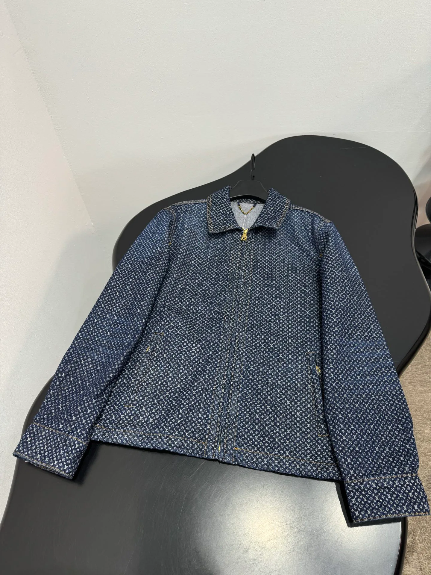 Куртки И Пуховики Женские Louis Vuitton 18677440