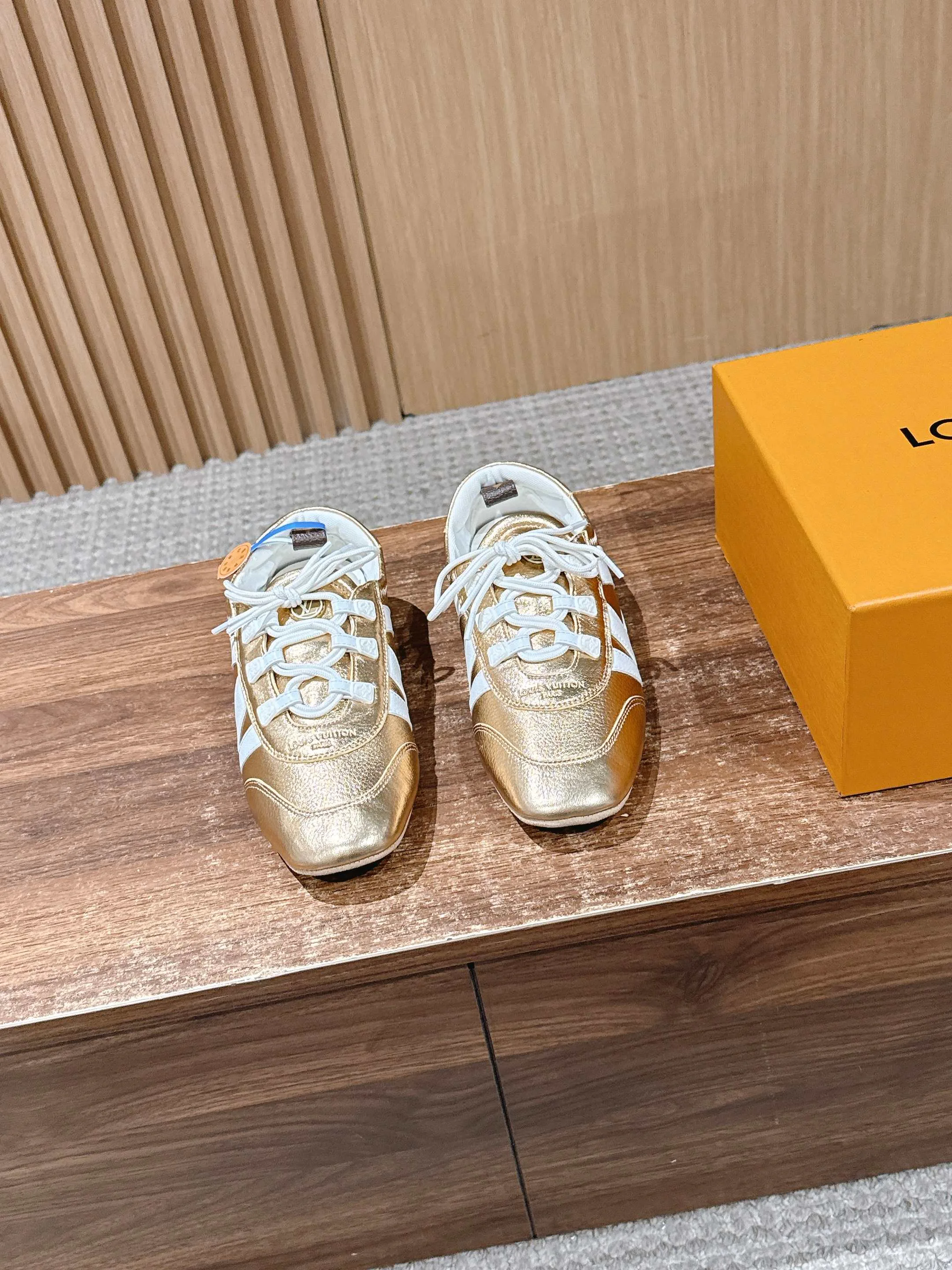 Кроссовки Женские Louis Vuitton 1483951