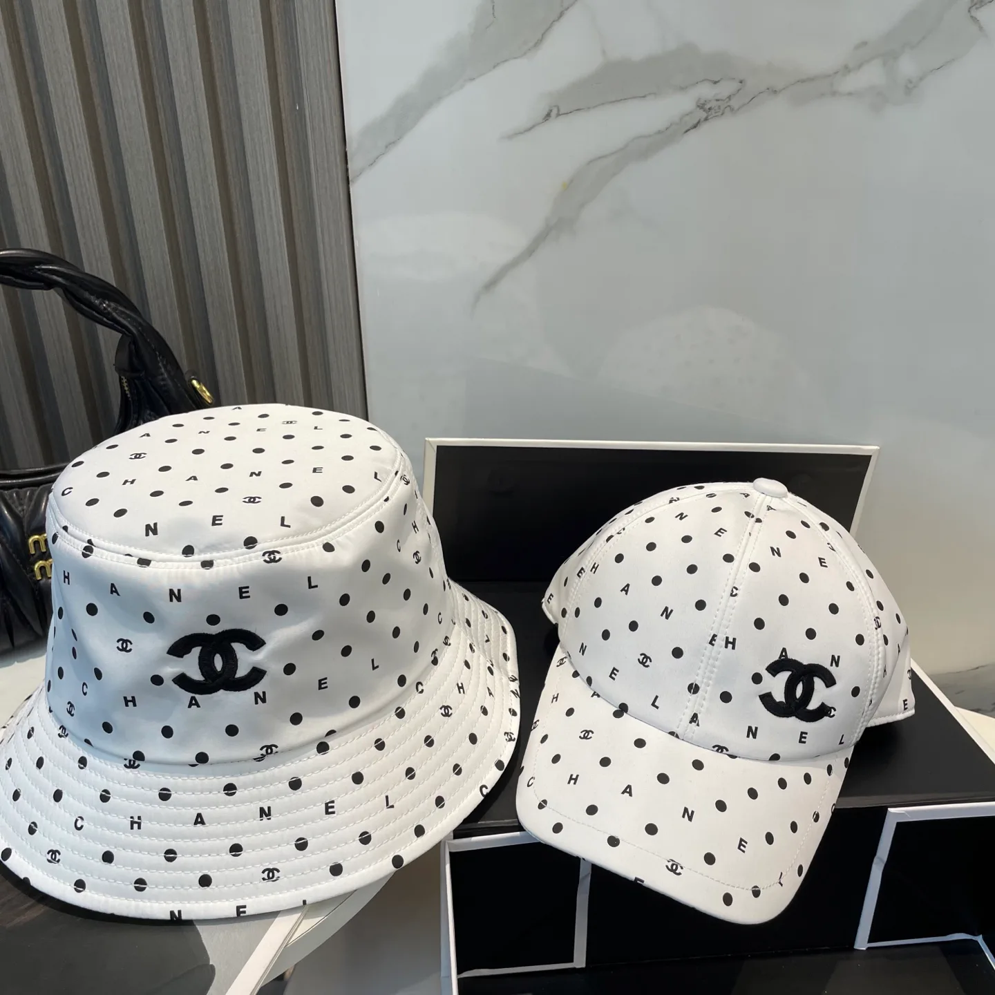 Головные Уборы Chanel 13294373