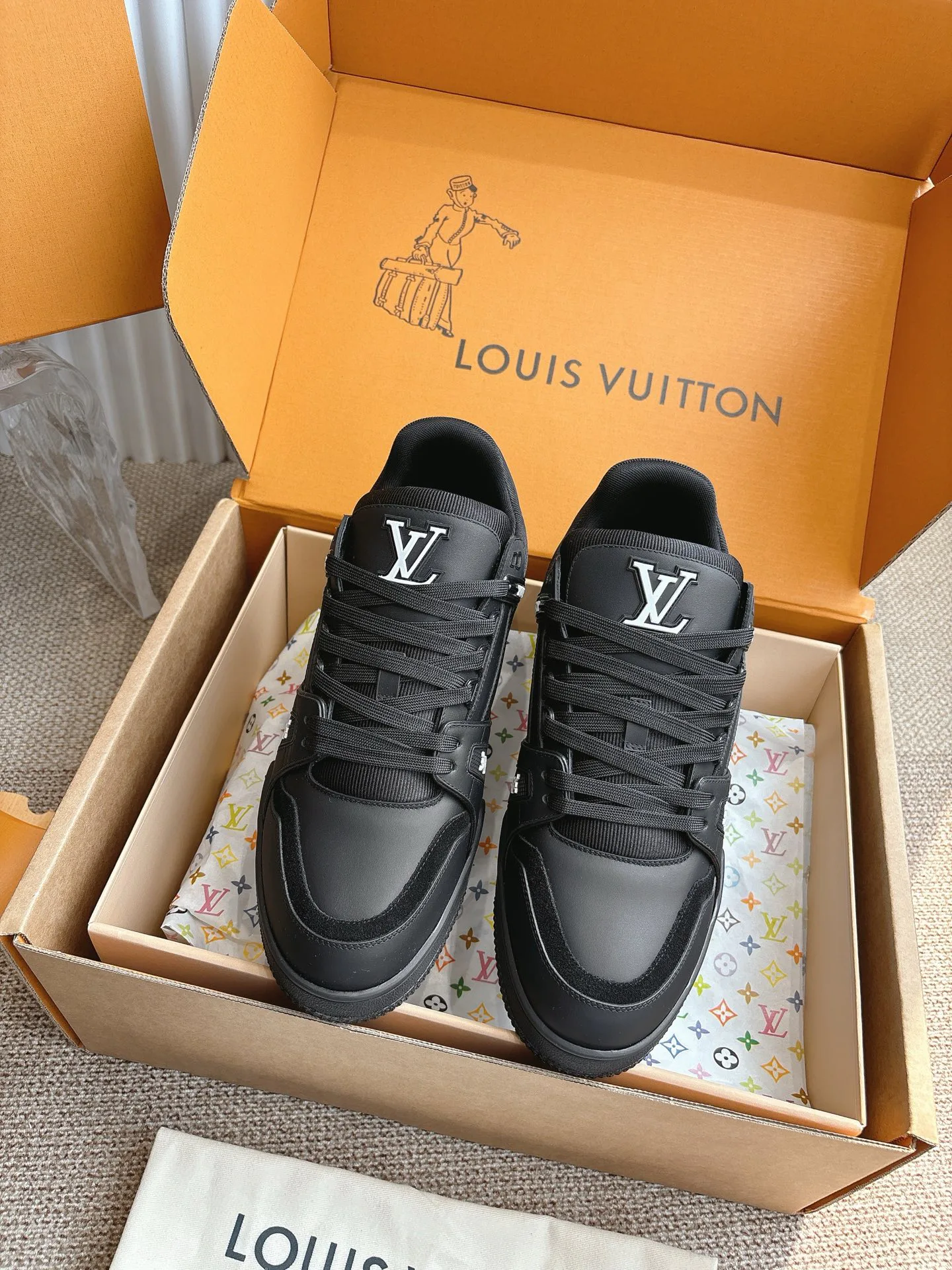 Кроссовки Женские Louis Vuitton 18324746