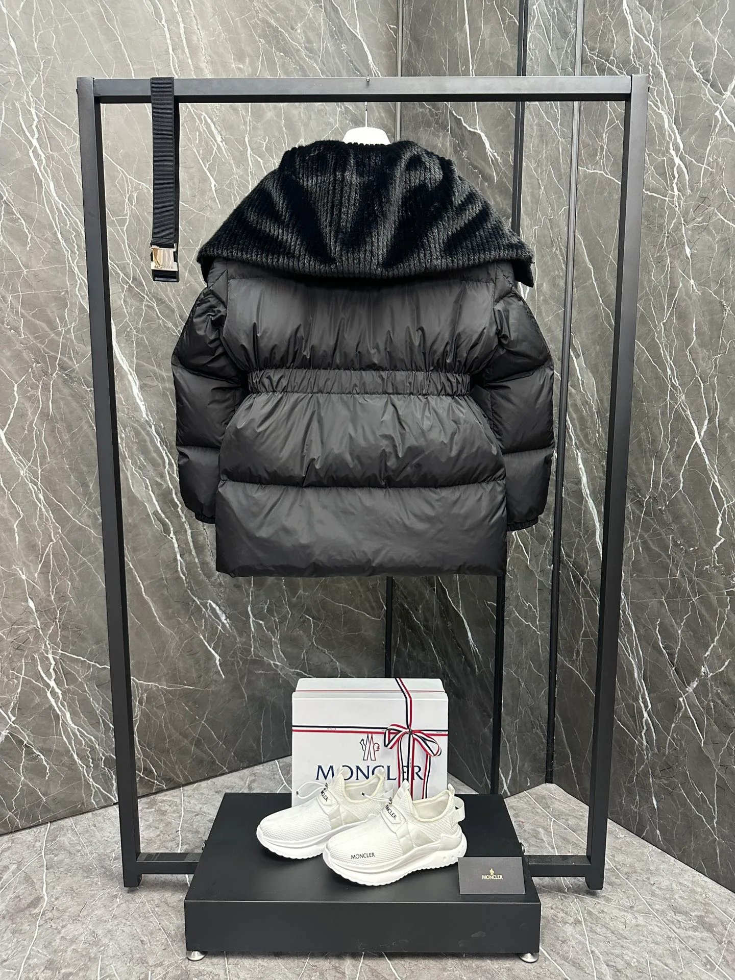 Куртки И Пуховики Женские Moncler 18606715