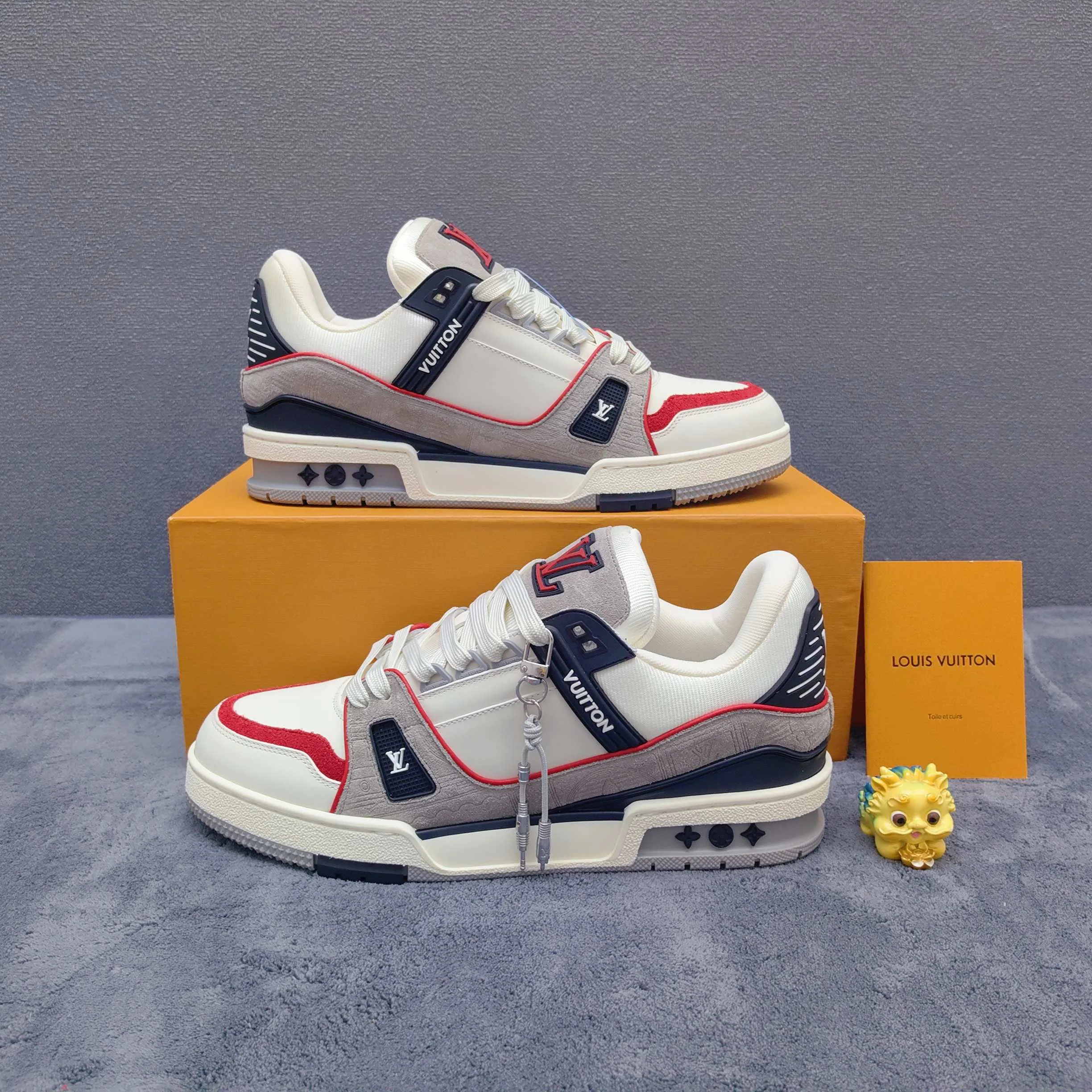 Кроссовки Женские Louis Vuitton 17957138