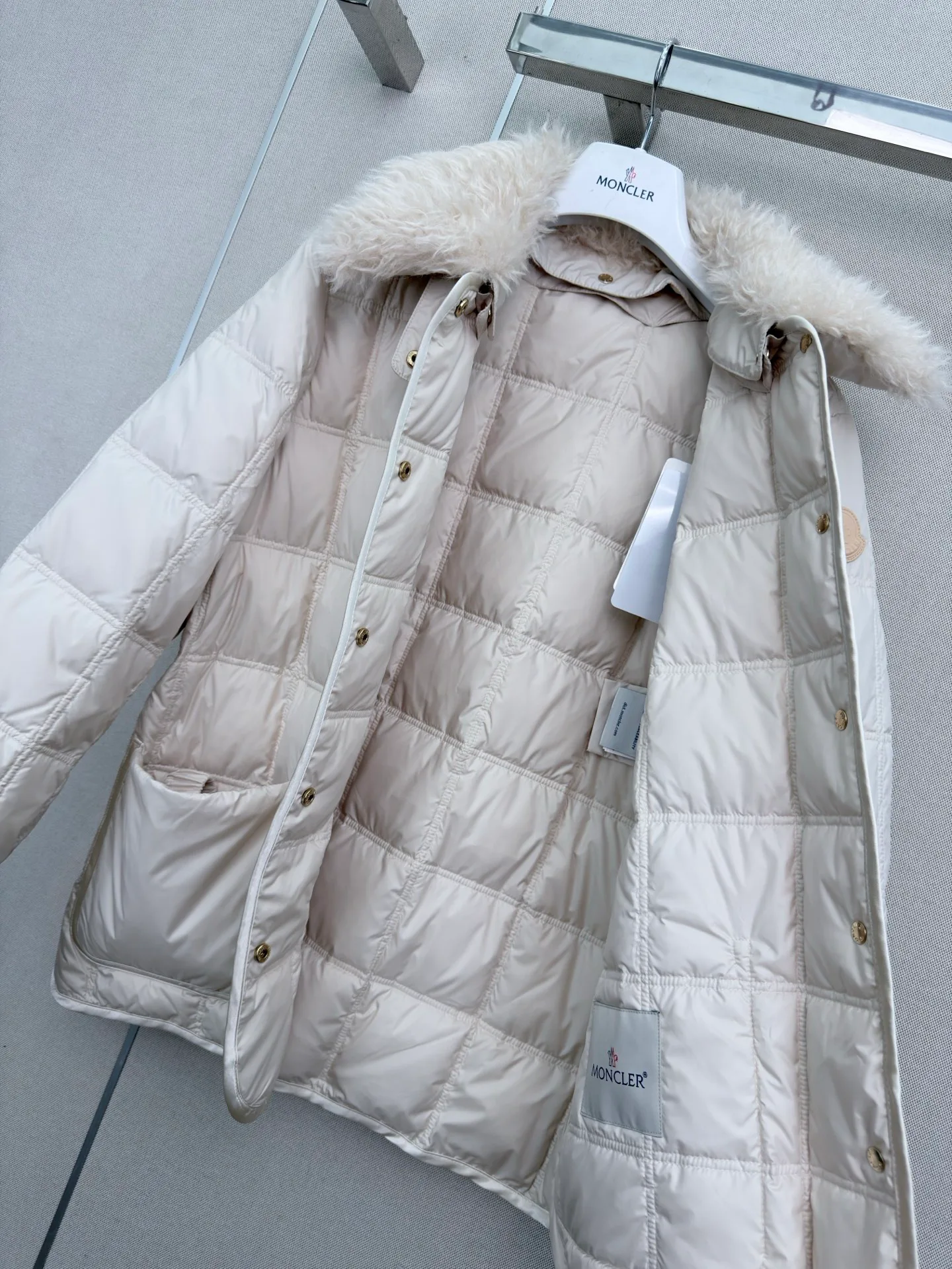 Куртки И Пуховики Женские Moncler 18407984