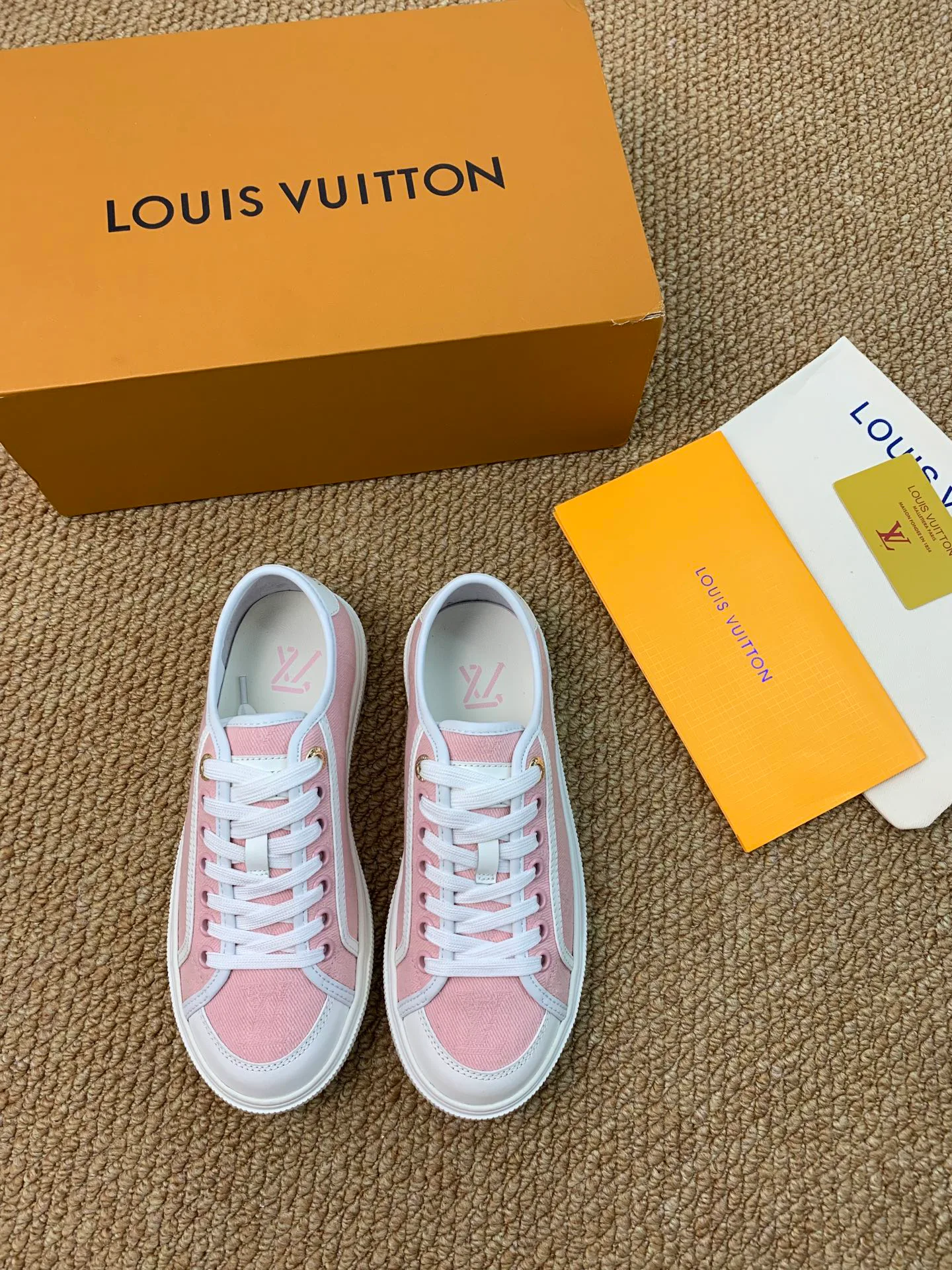 Кроссовки Женские Louis Vuitton 17545206
