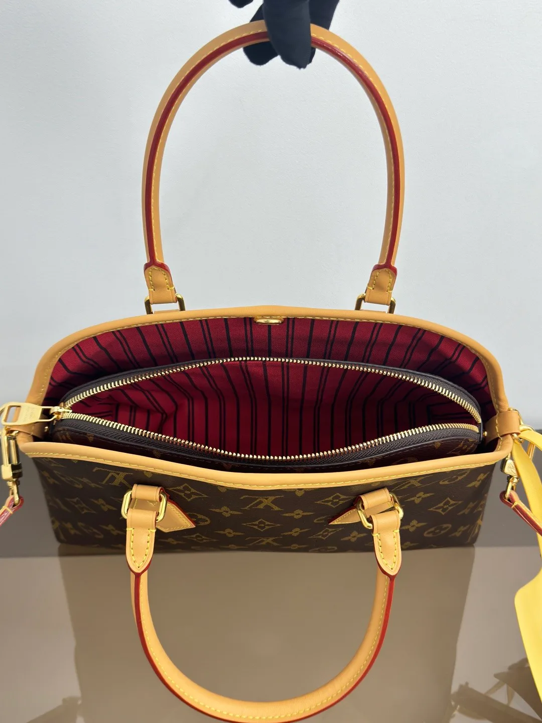 Классические Сумки Женские Louis Vuitton 12622376