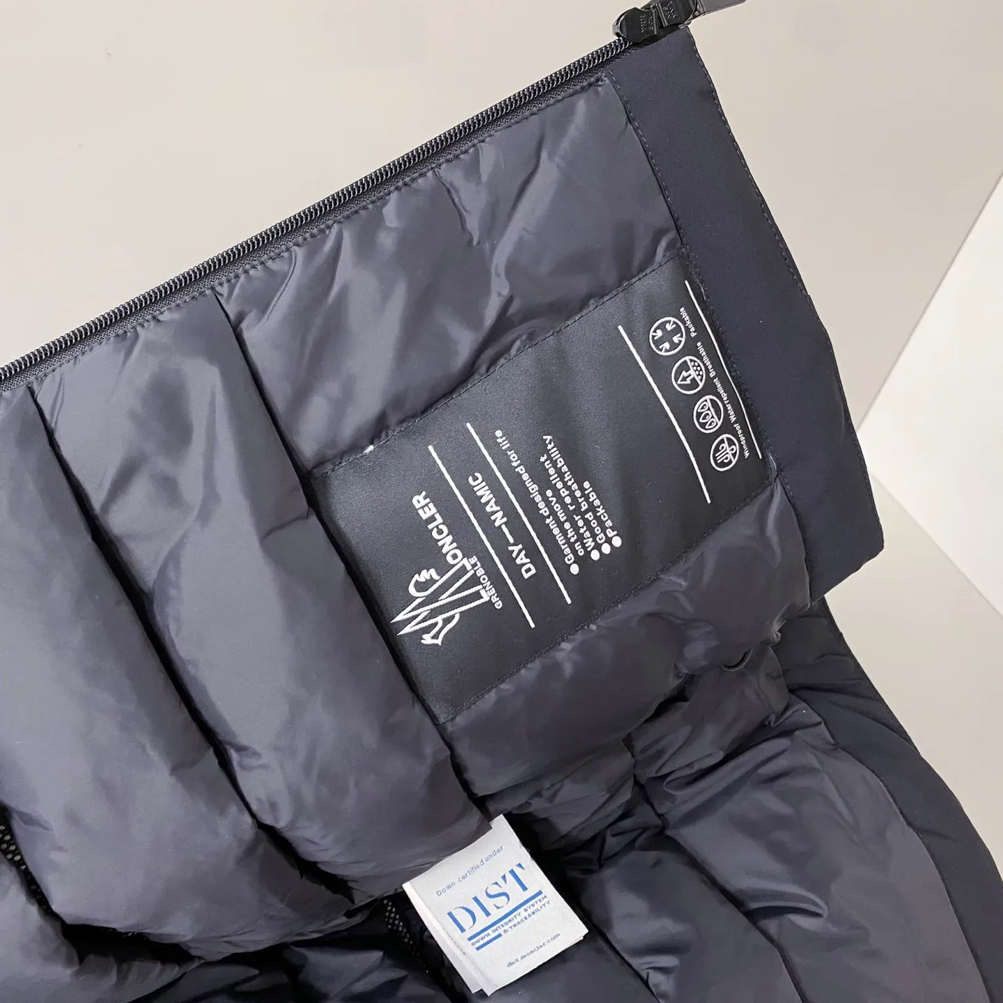 Куртки И Пуховики Мужские Moncler 1129738