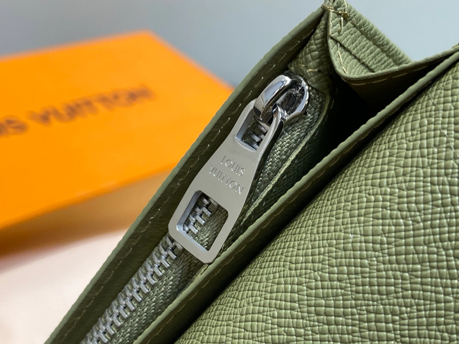 Клатчи Женские Louis Vuitton 17499402