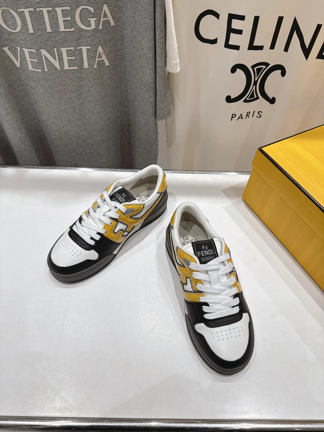 Кроссовки Женские Fendi 17908429