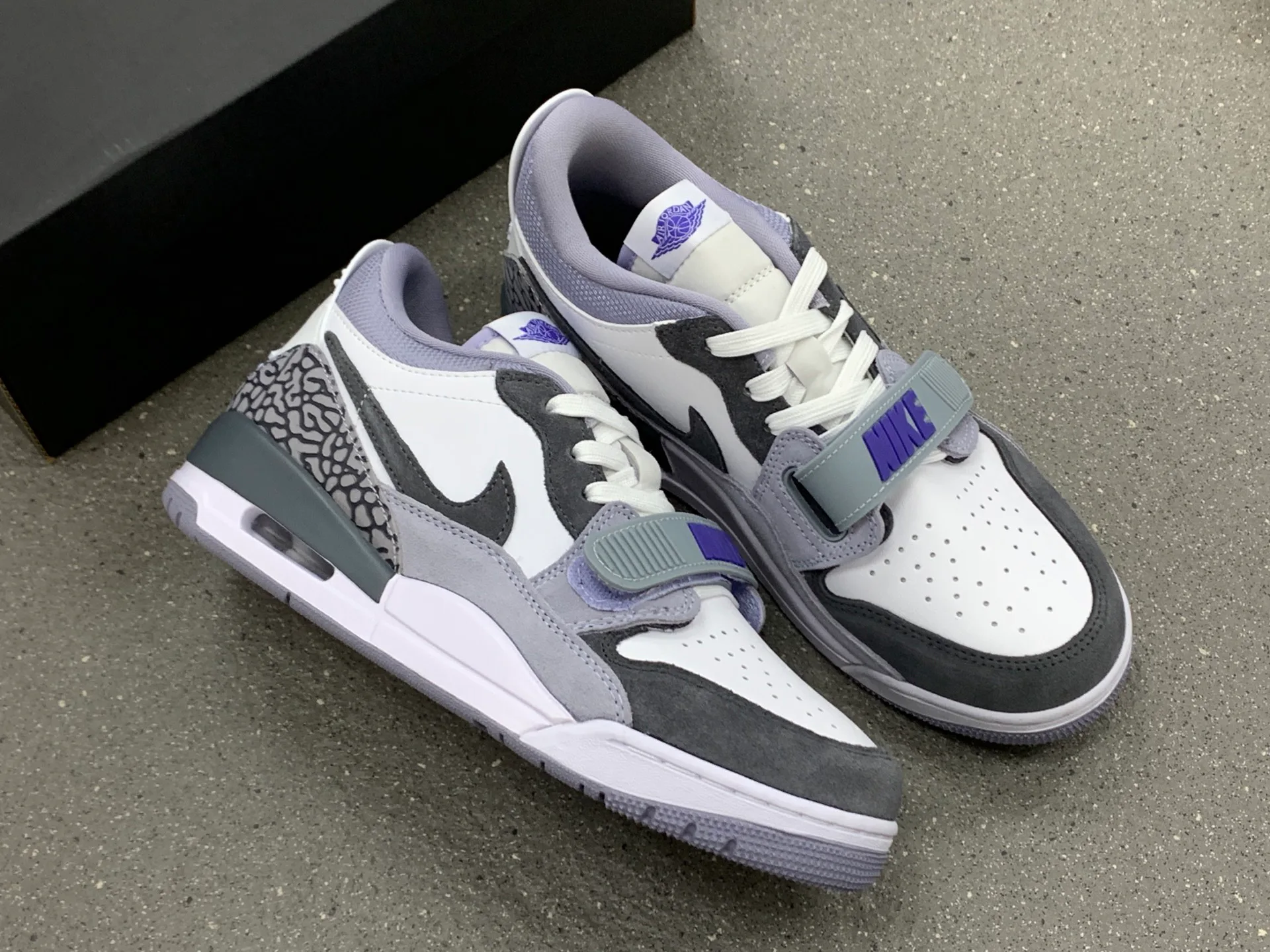 Кроссовки Женские Air Jordan 839906