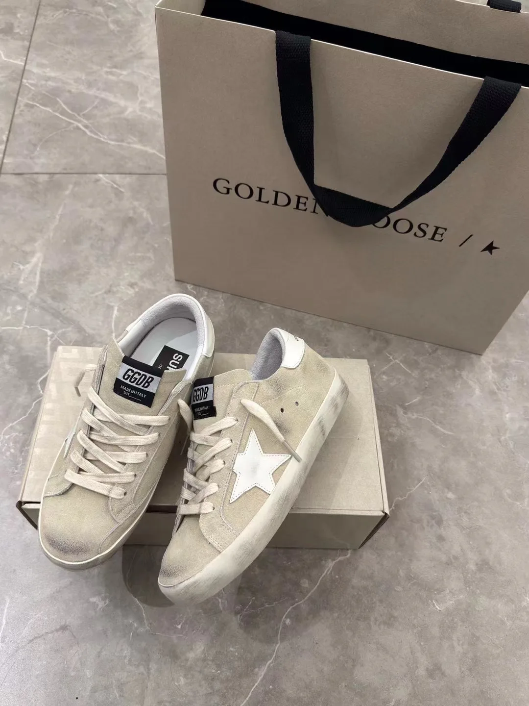 Кроссовки Женские Golden Goose 18265604