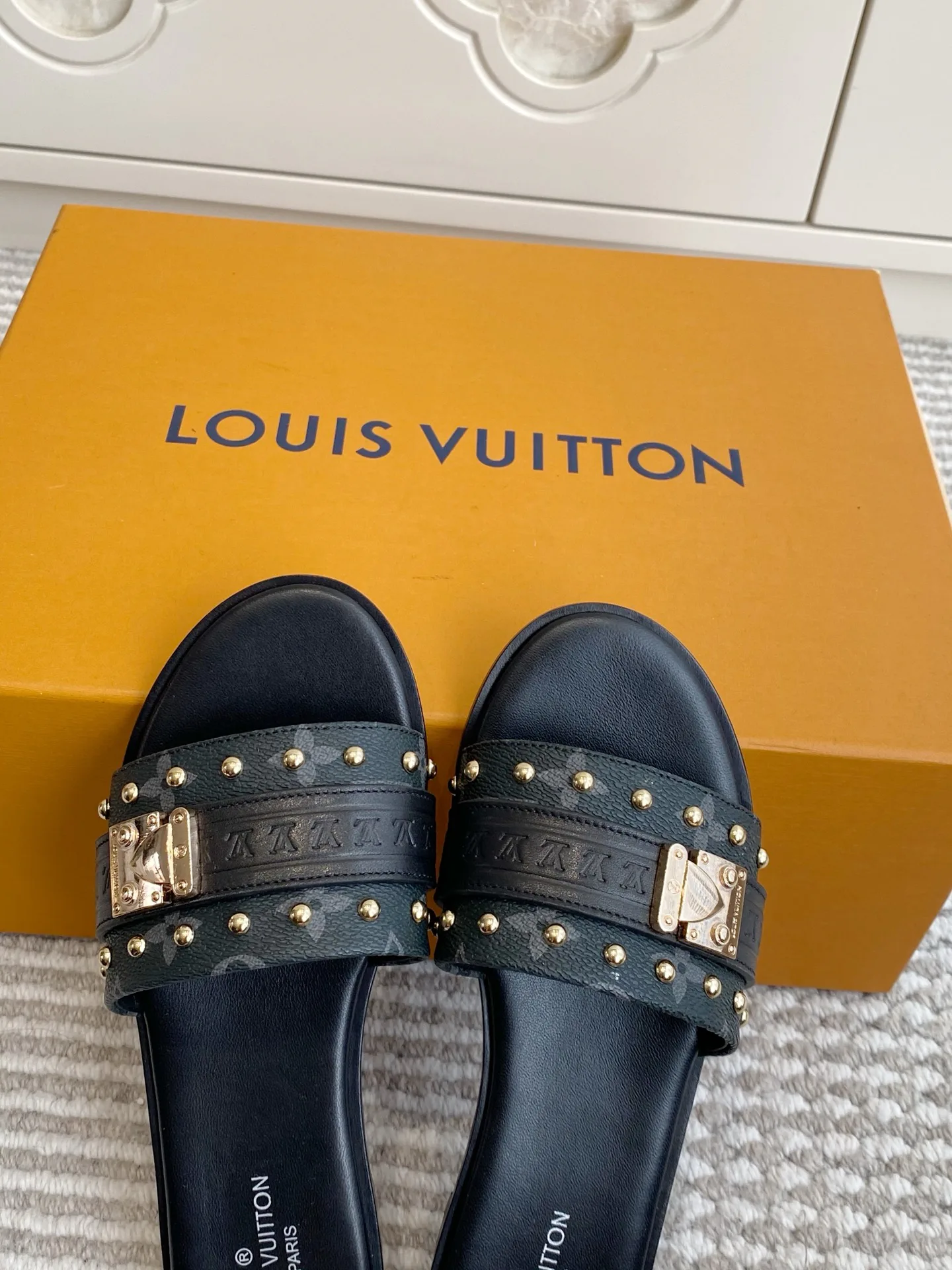 Шлепанцы Женские Louis Vuitton 11668771