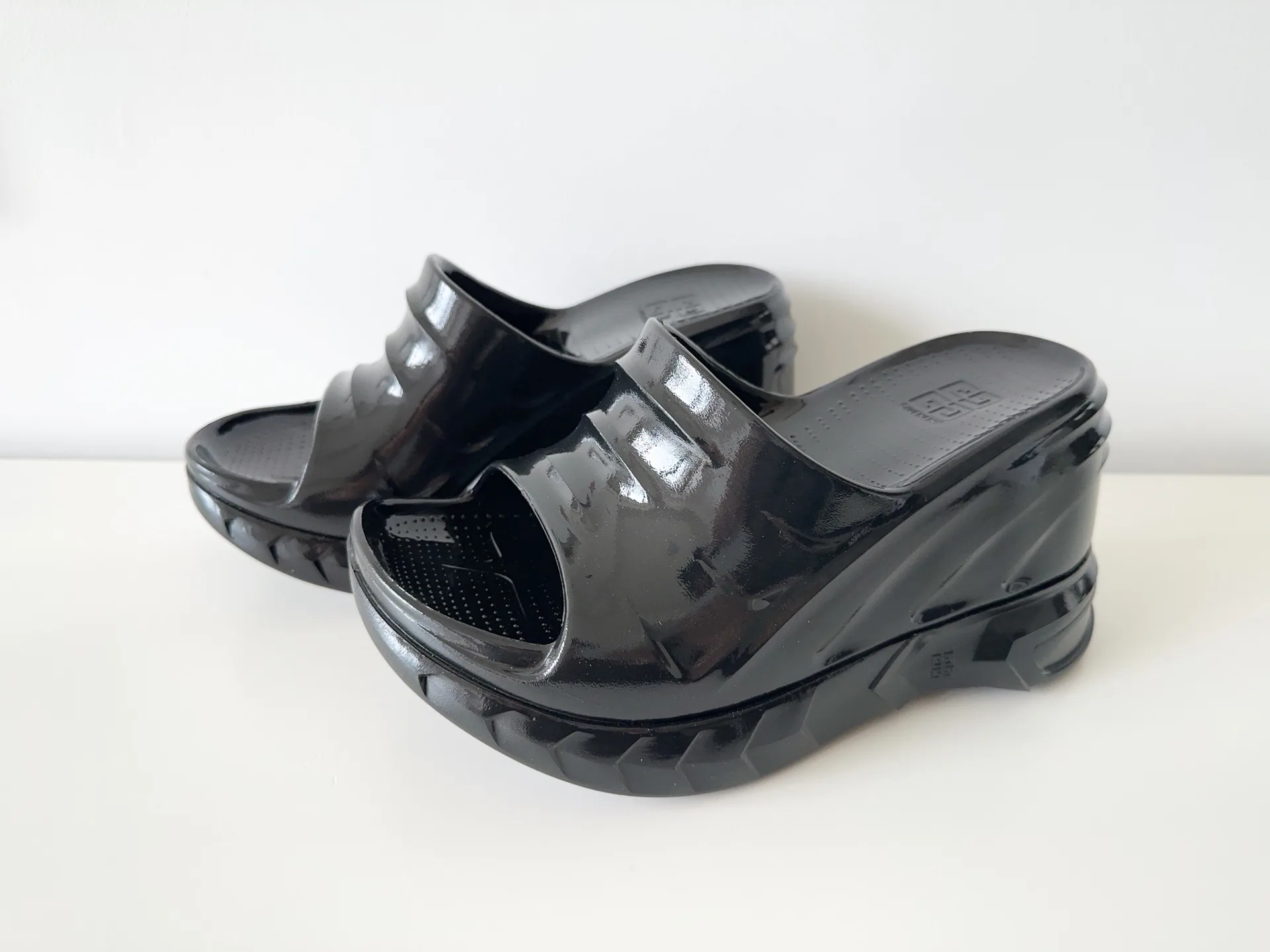 Шлепанцы Женские Givenchy 907490