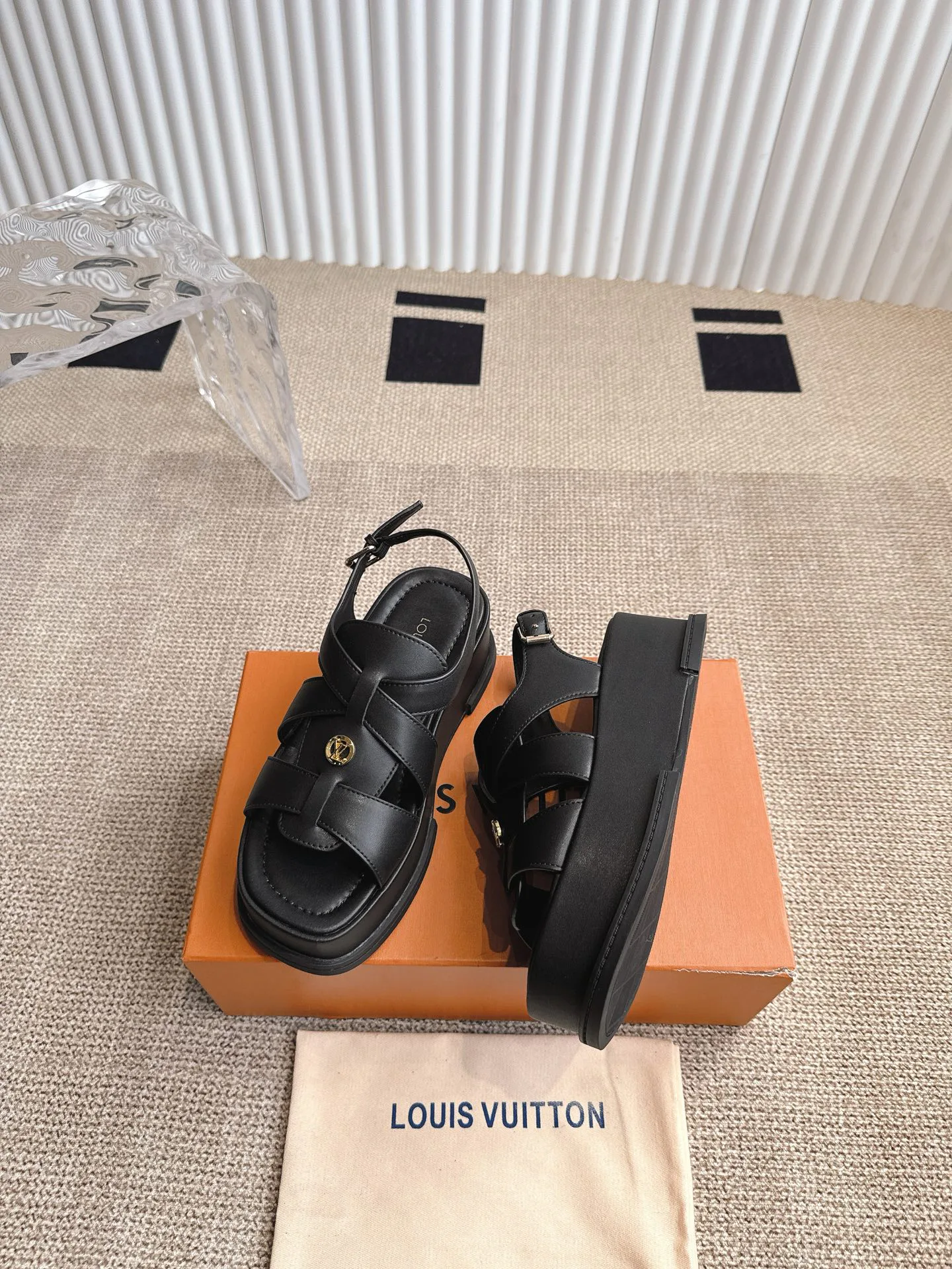 Босоножки Женские Louis Vuitton 17499594