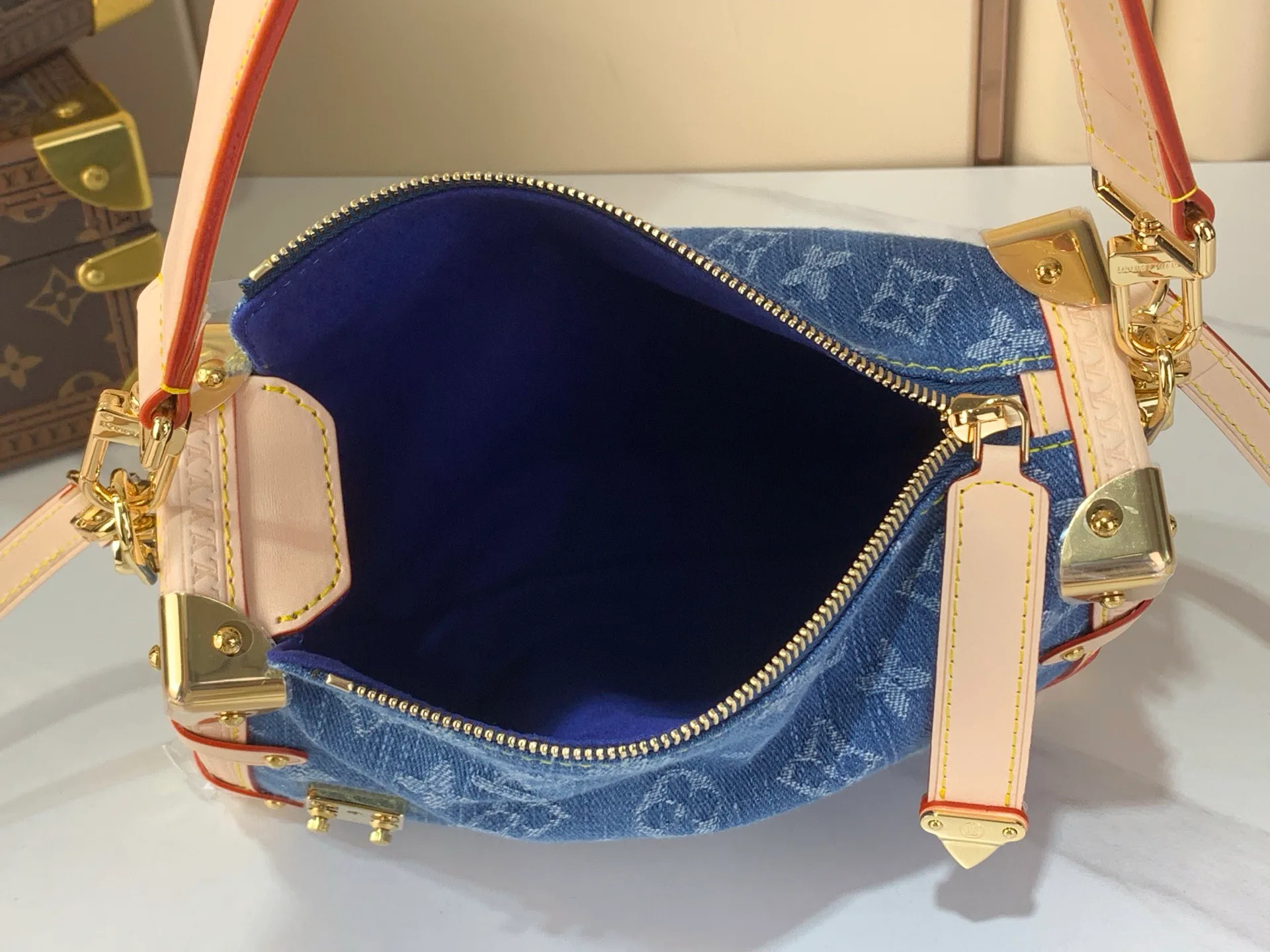 Классические Сумки Женские Louis Vuitton 11617437