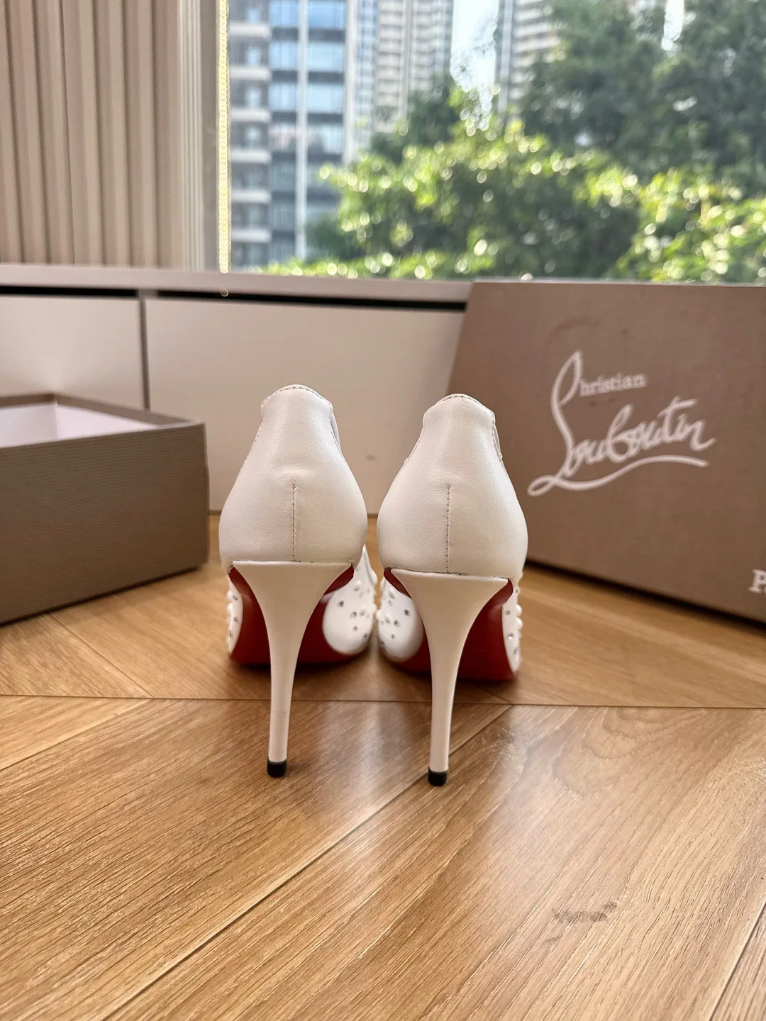 Туфли Женские Christian Louboutin 17480777