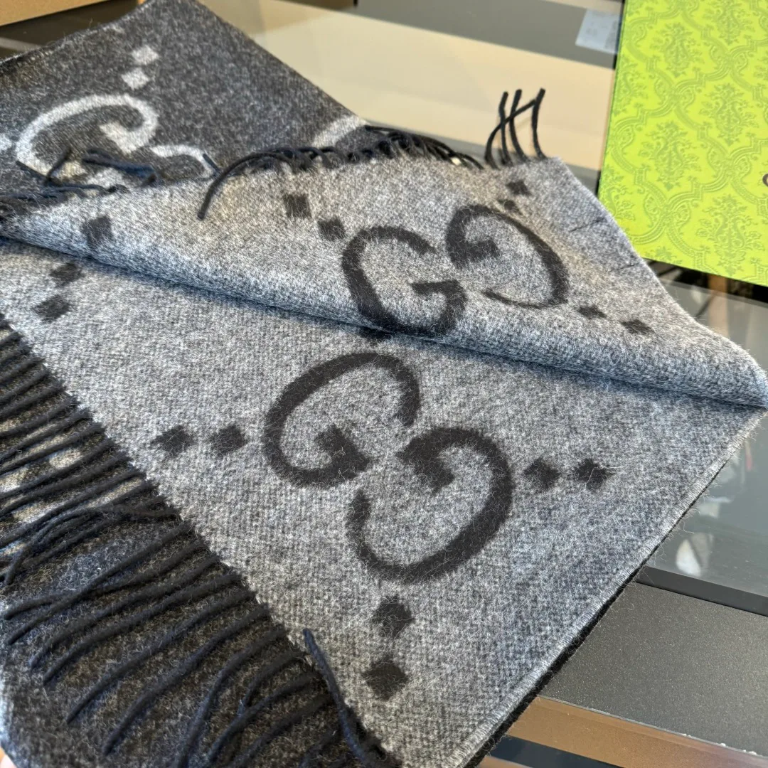 Шарфы Gucci 17896033