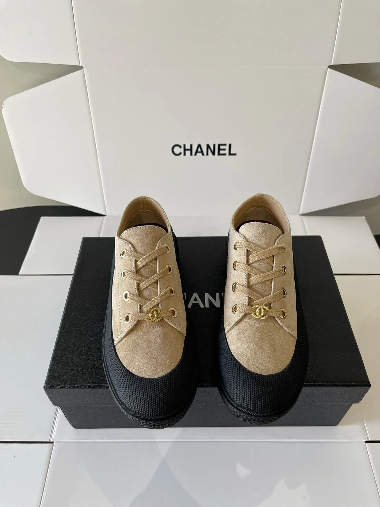 Кроссовки Женские Chanel 18437967